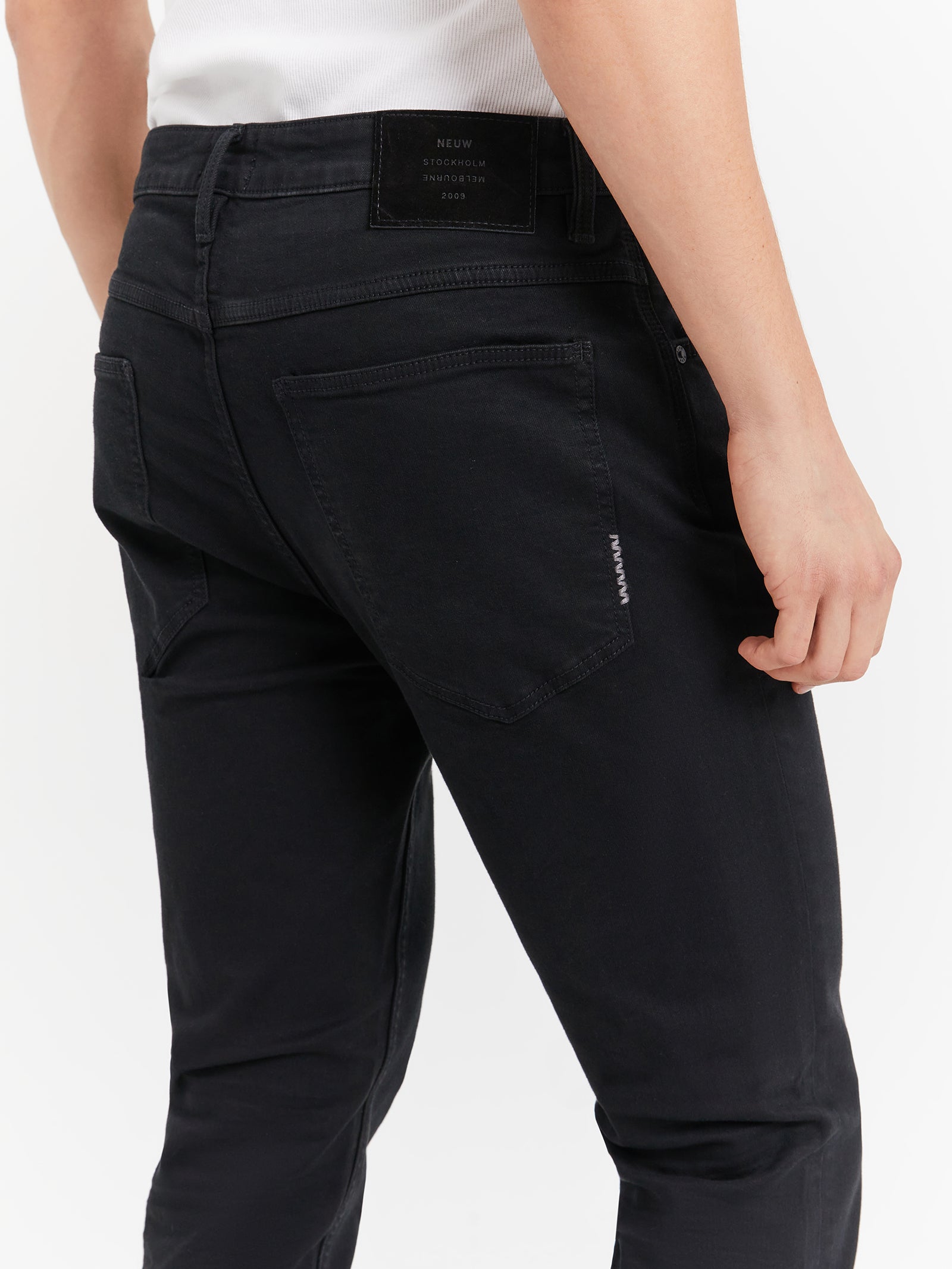 Ray Tapered Jeans in Northern Black