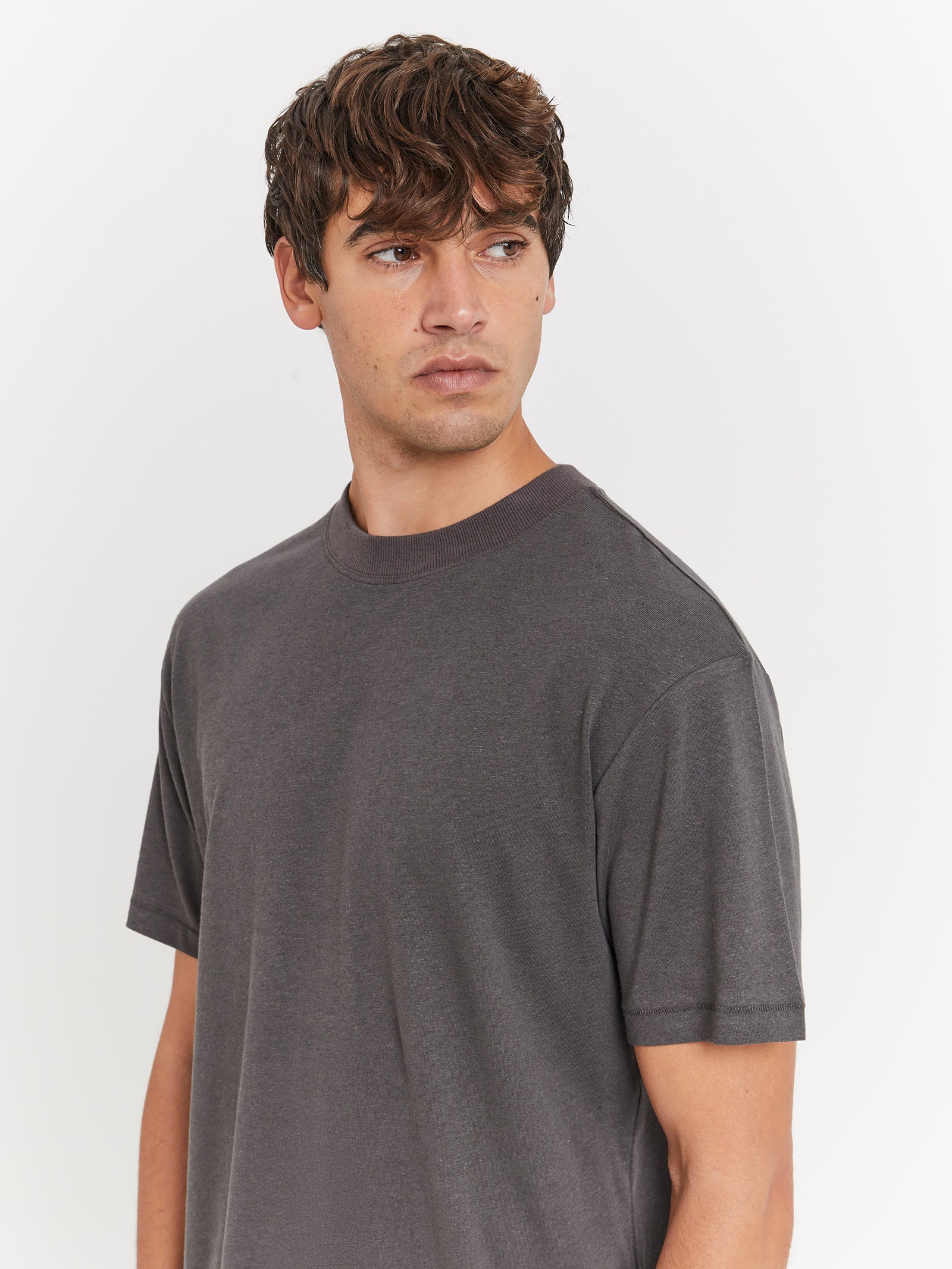 Ainsley Linen T-Shirt in Coal