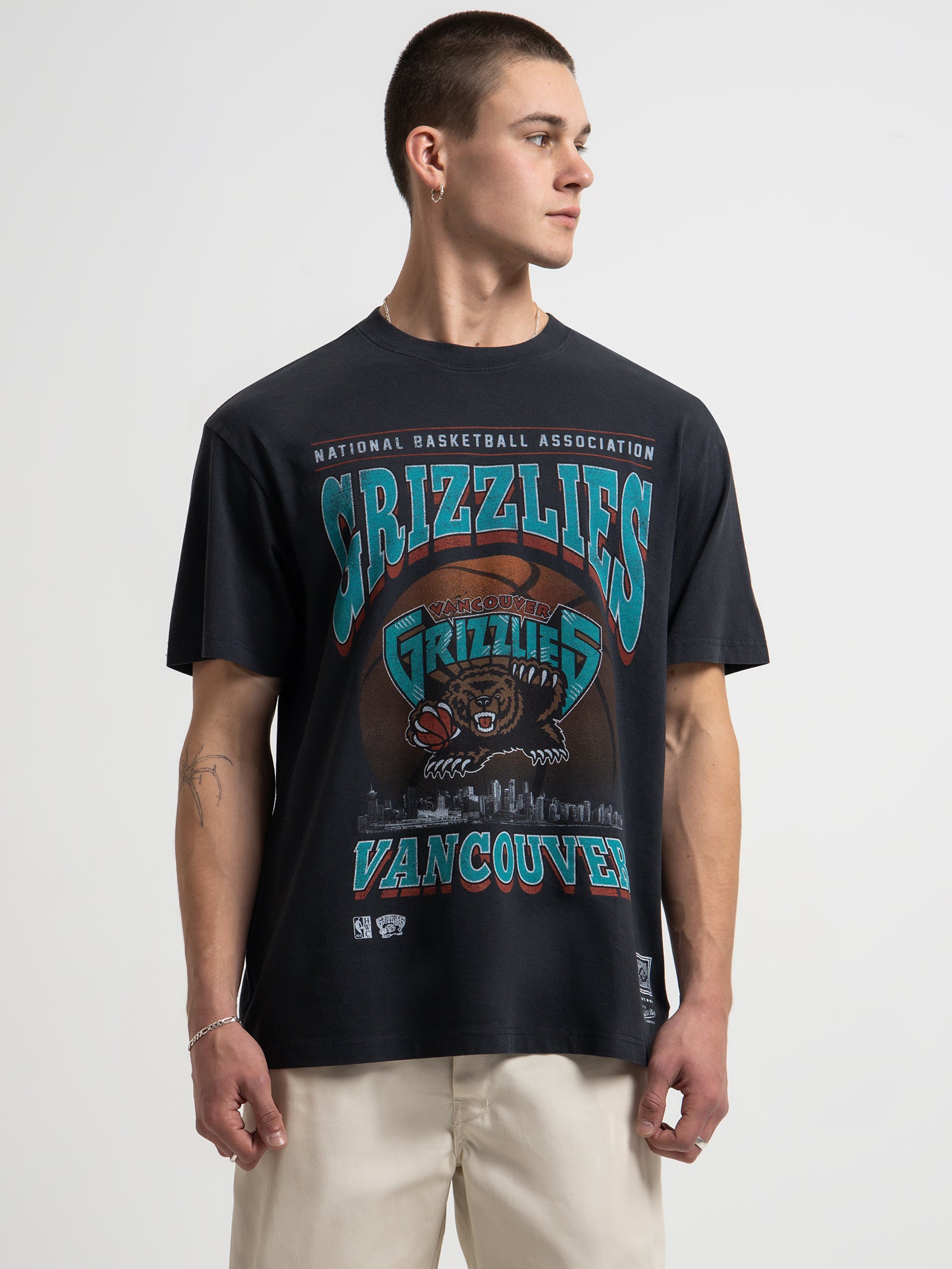 Vancouver Grizzlies Skyline T-Shirt in Faded Black