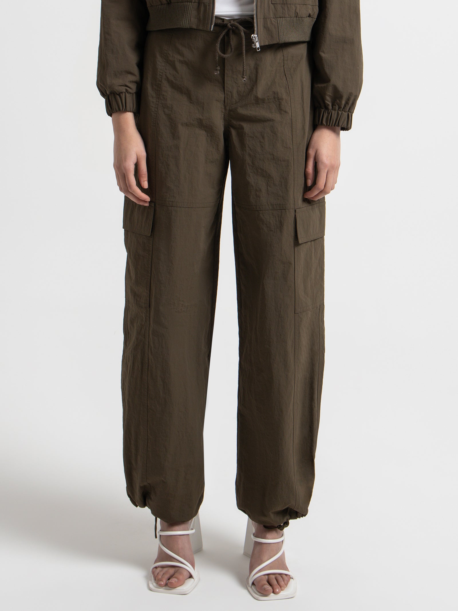 Vida Parachute Pants in Khaki