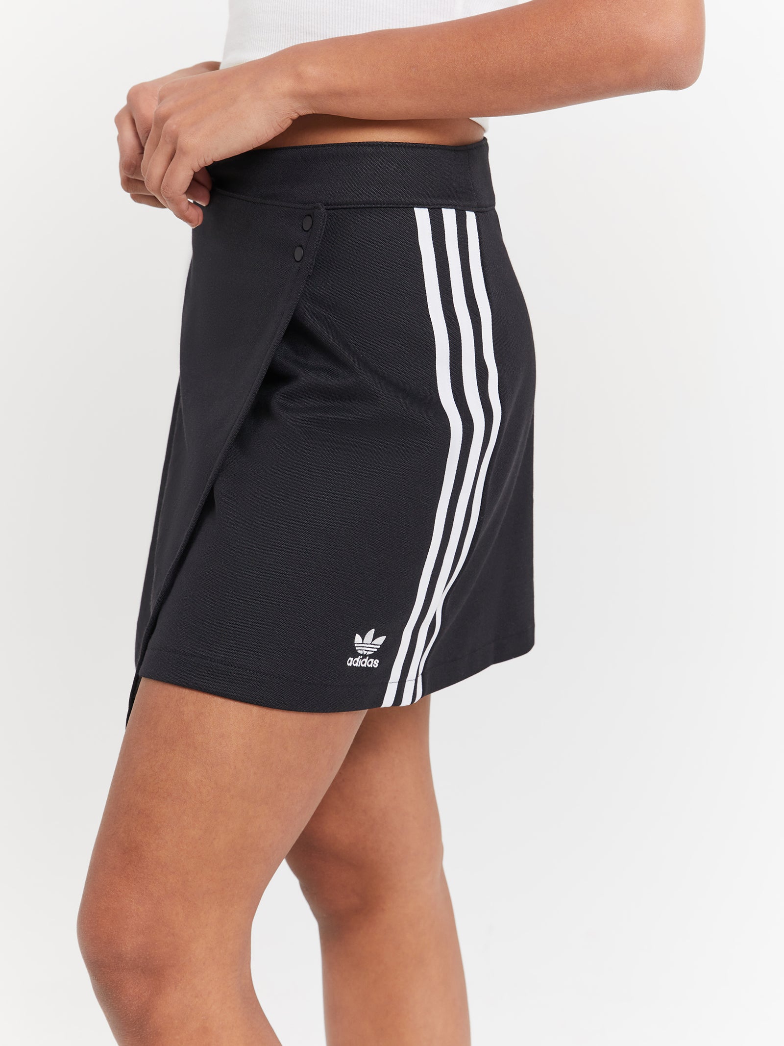 Adicolor Classics 3-Stripes Short Wrapping Skirt in Black