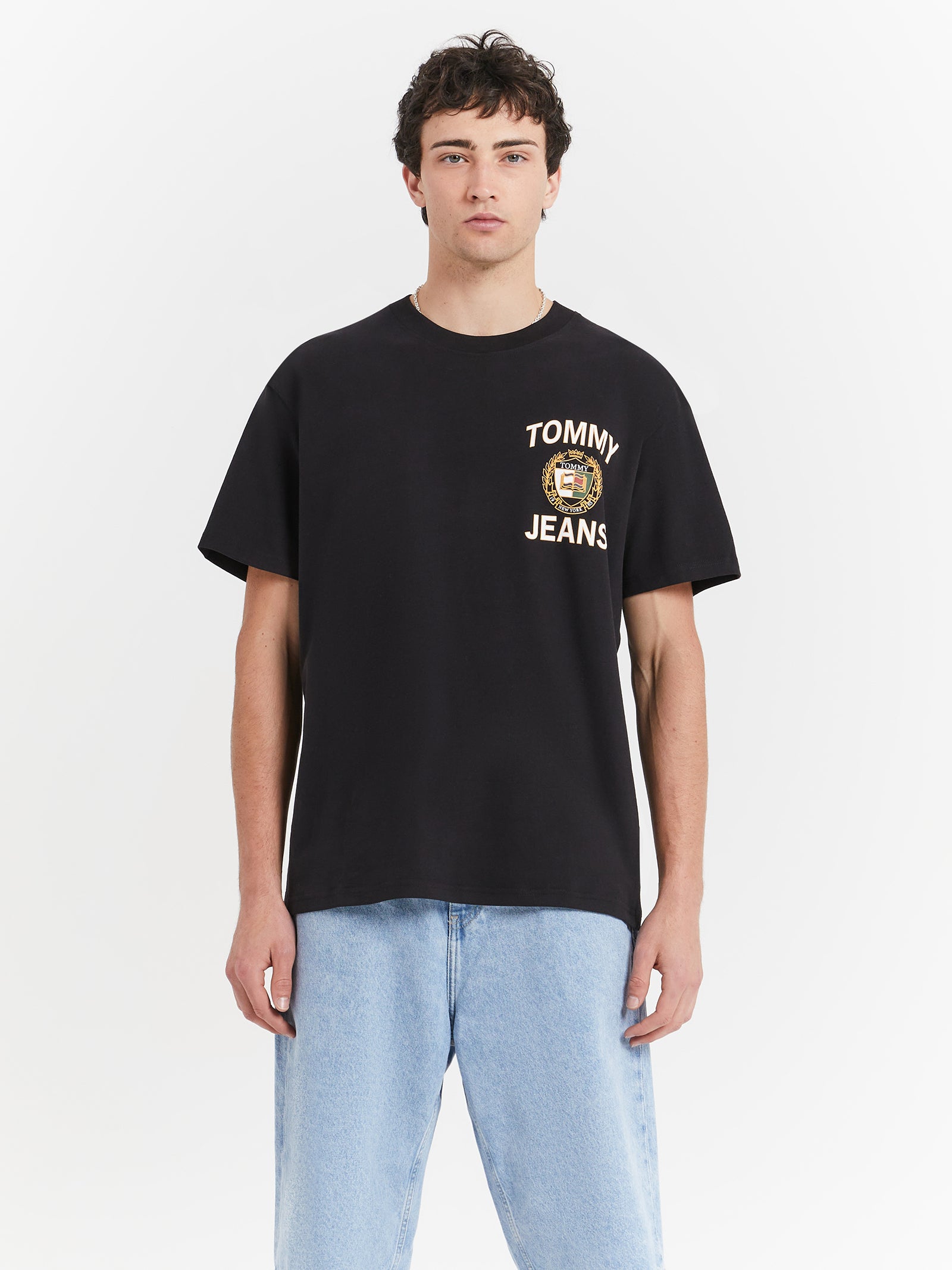 Relaxed Tommy Jeans Luxe 1 T-Shirt in Black