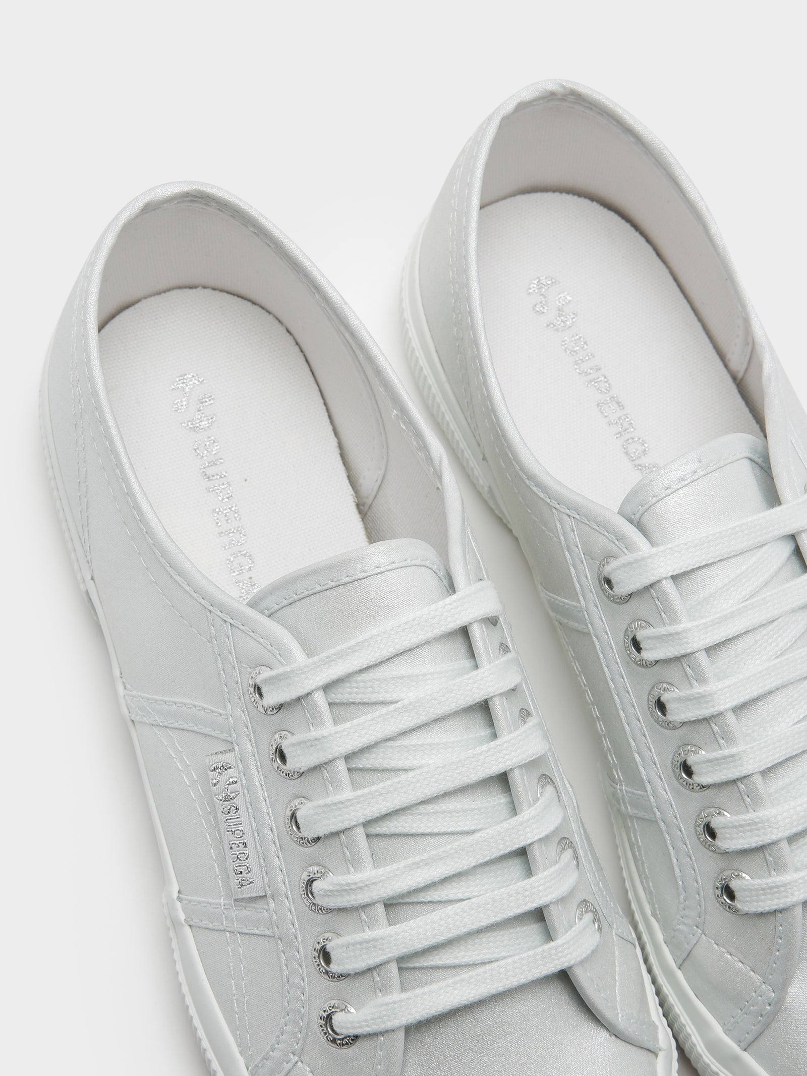 Womens 2750 Pearl Canvas Sneakers in Silver & White