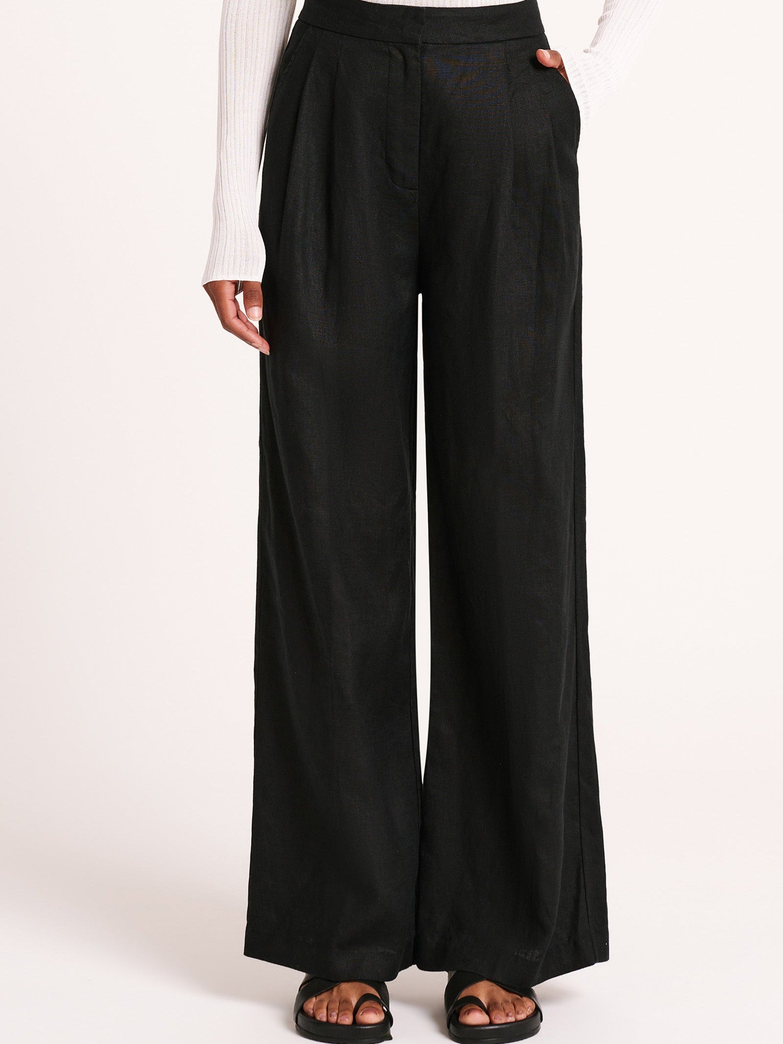 Thilda Linen Pants in Black