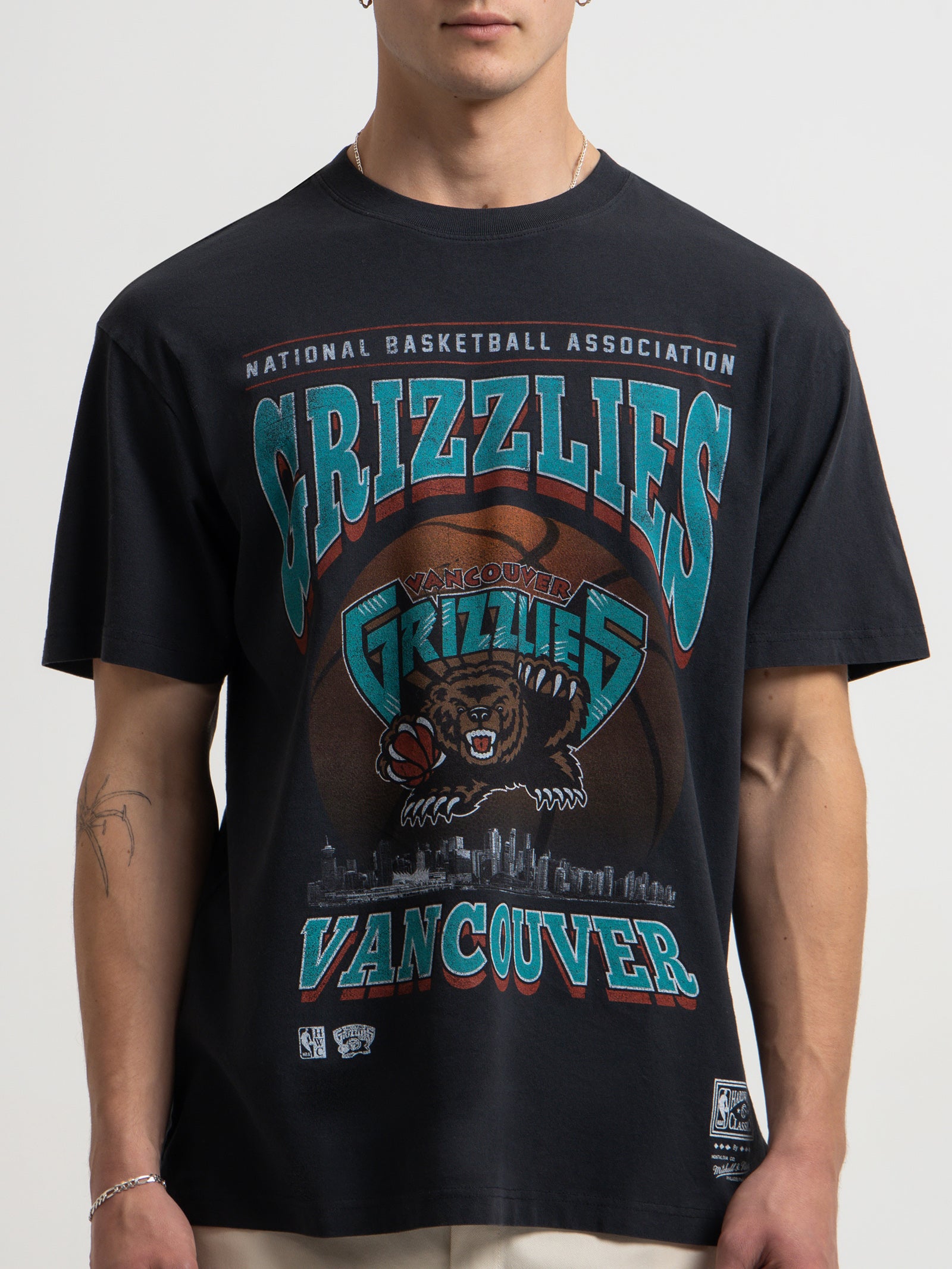 Vancouver Grizzlies Skyline T-Shirt in Faded Black