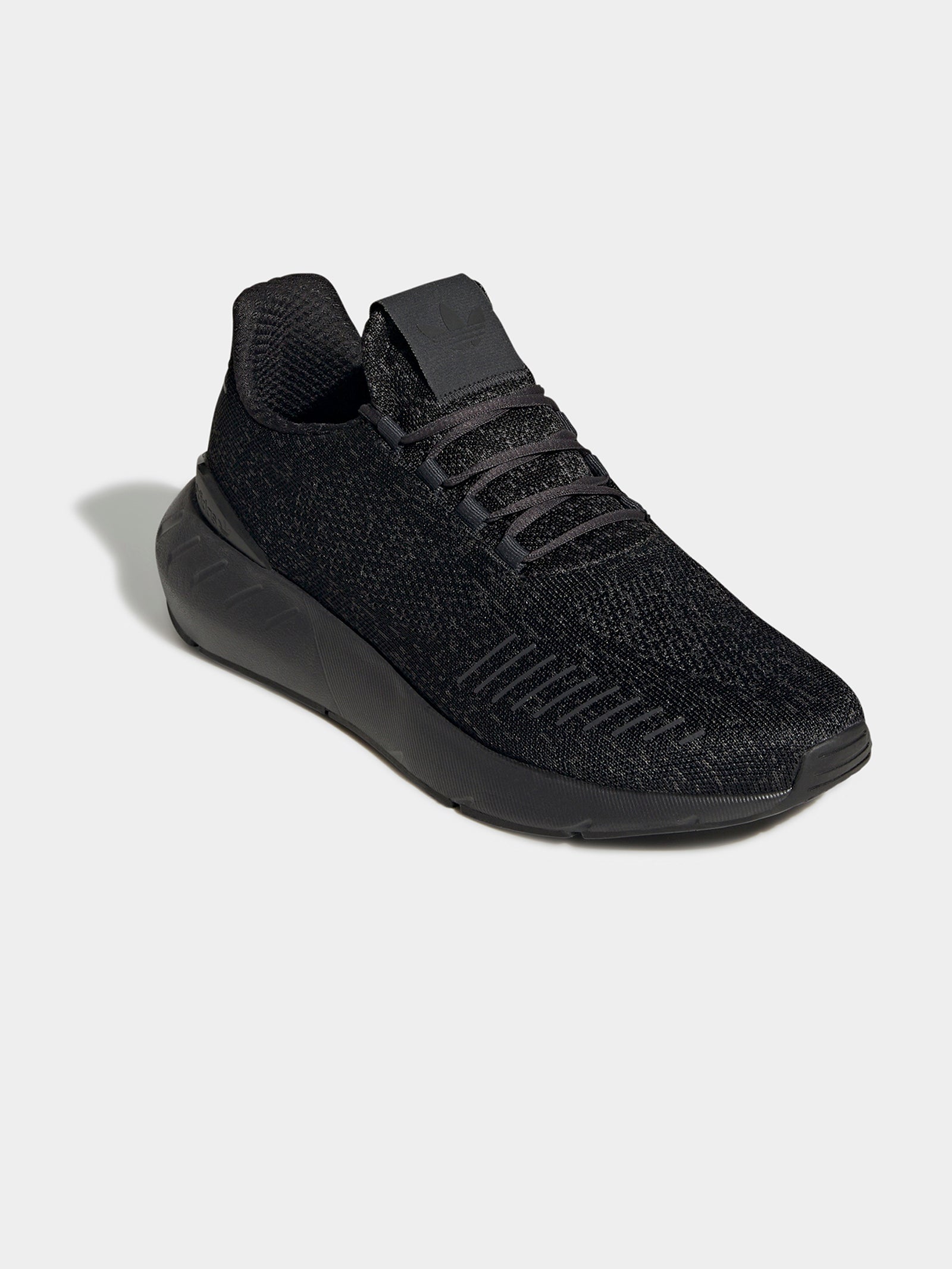 Unisex Swift Run 22 Sneakers in Black