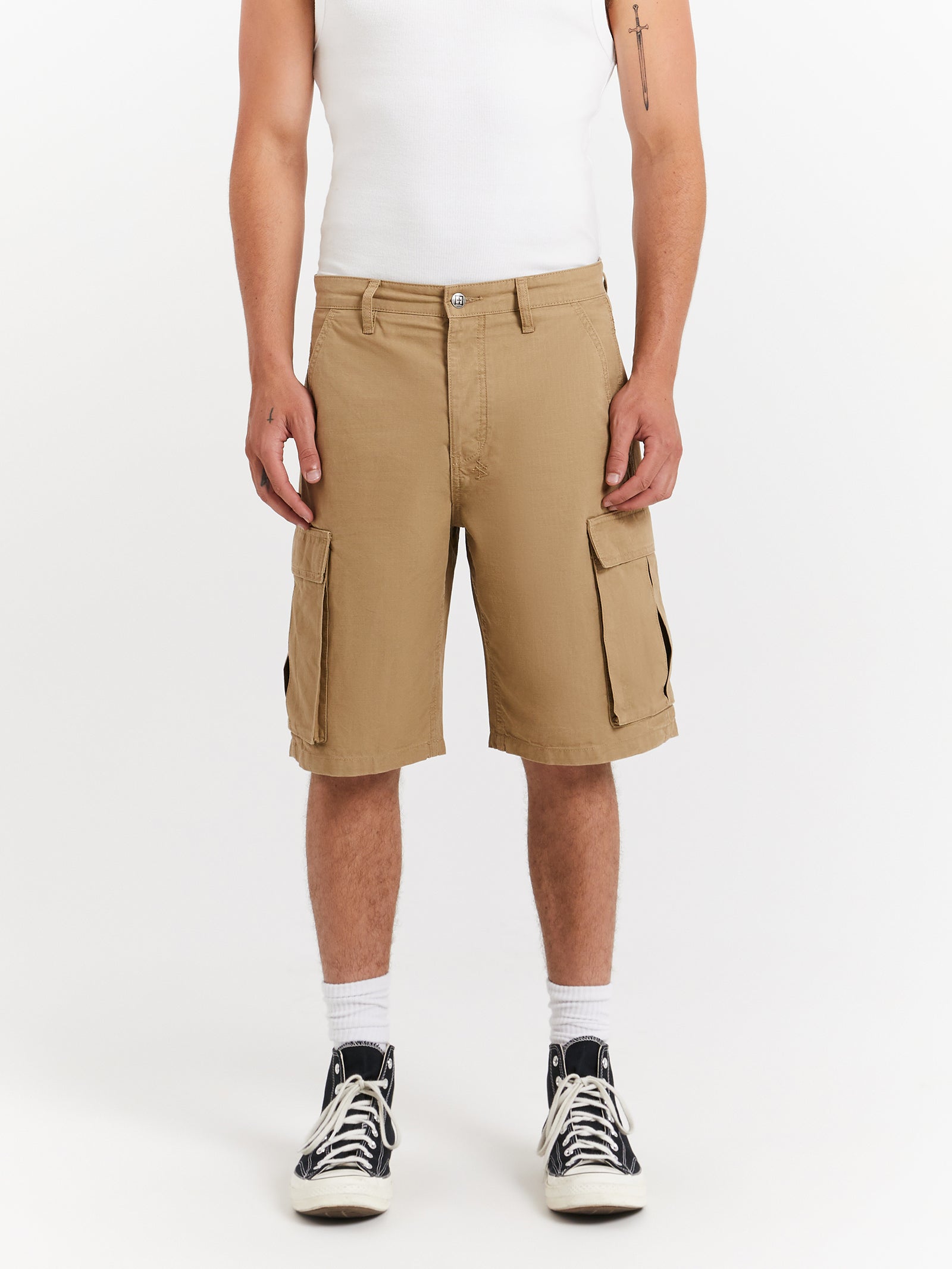 Fugitive Cargo Shorts in Dark Tan