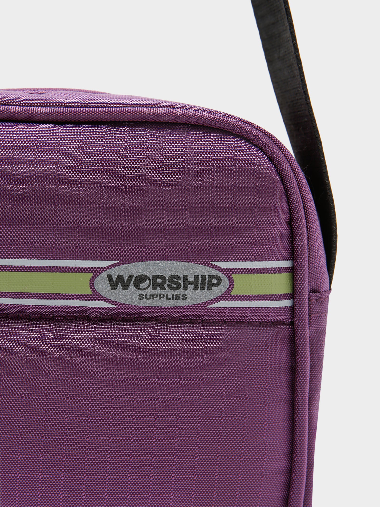 Vino Shoulder Bag in Grape