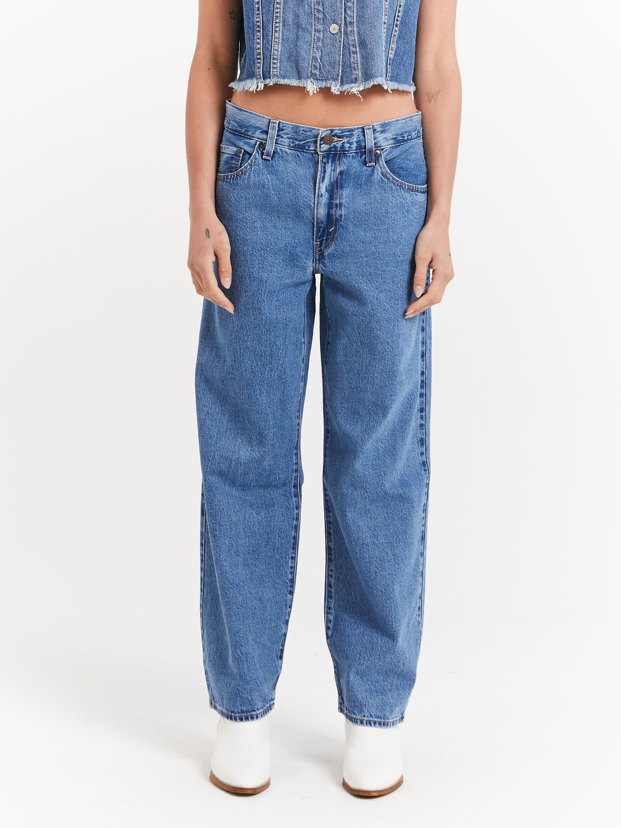 Ribcage Straight Ankle Jeans in Valley Blue