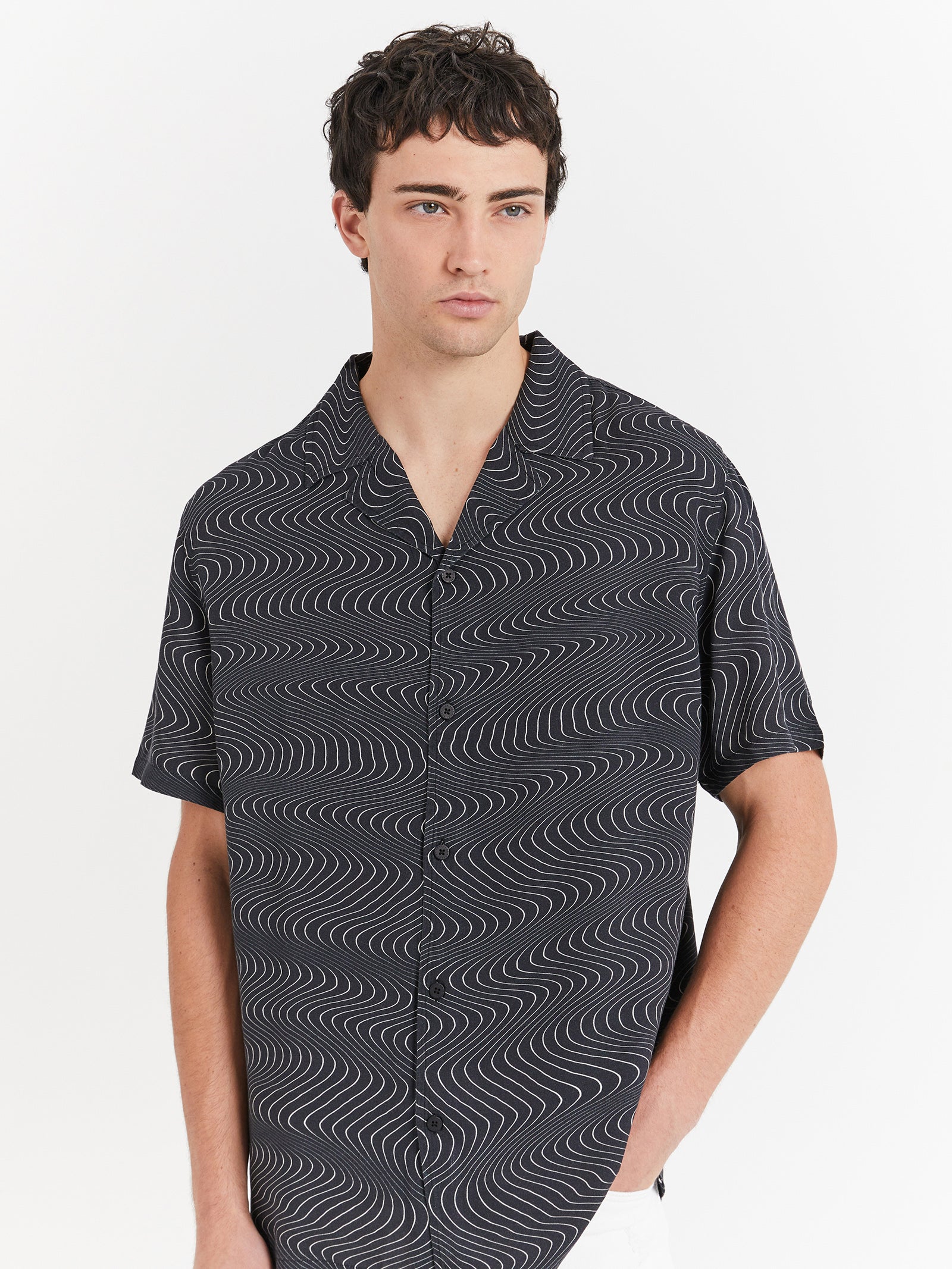 Wave Shirt in Black