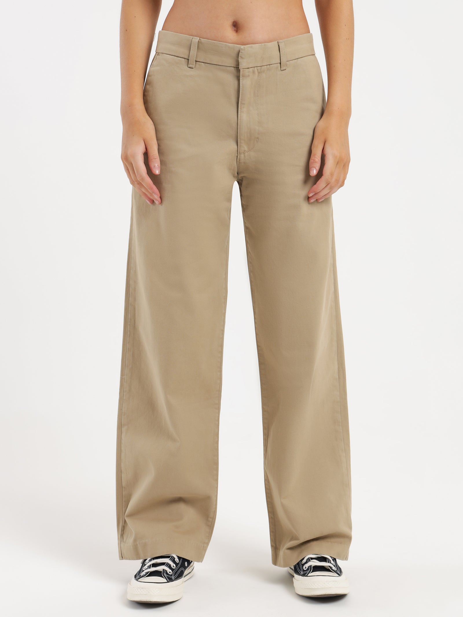 Baggy Trousers in Unbasic Khaki