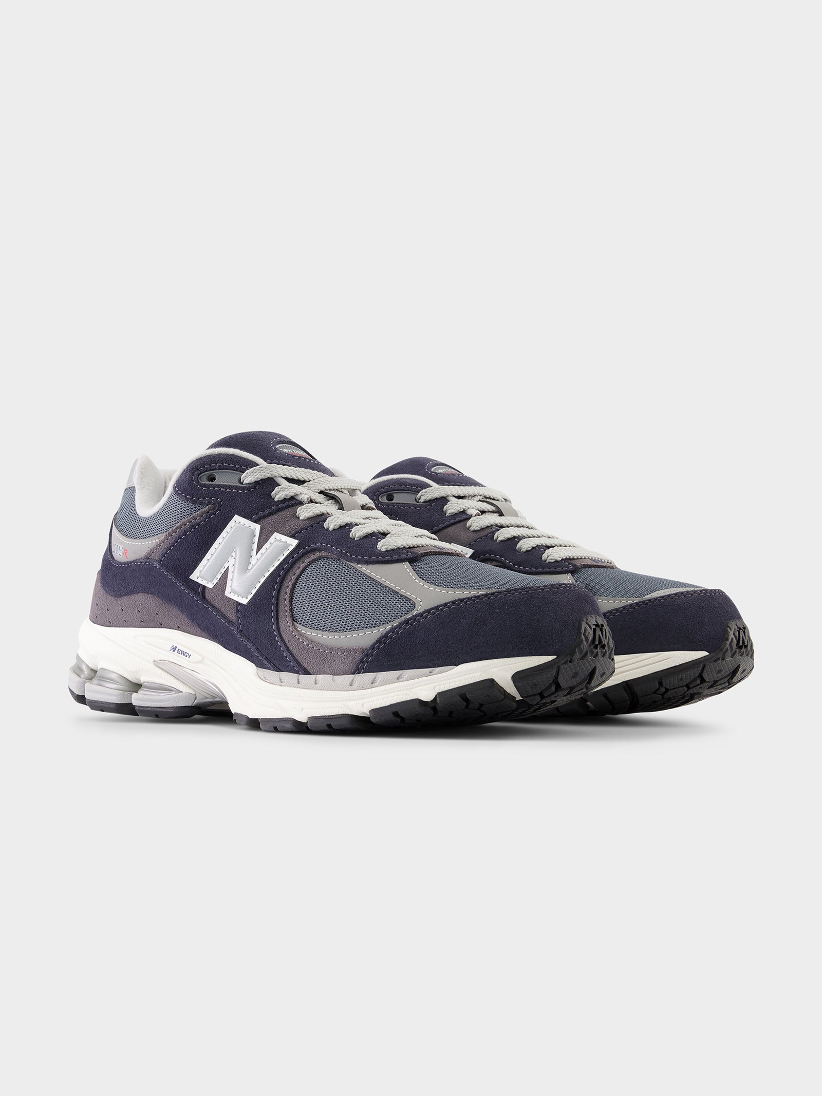 Unisex 2002R Sneakers in Navy & Grey