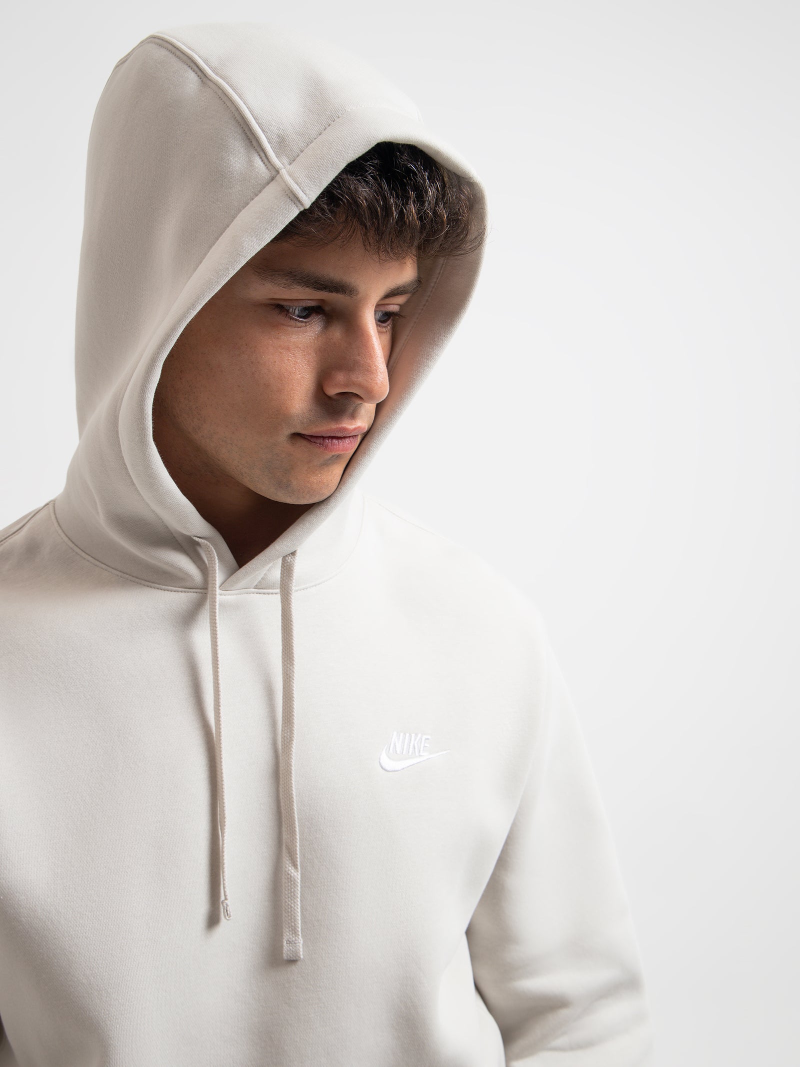 Sportswear Club Fleece Pullover Hoodie in Light Bone White