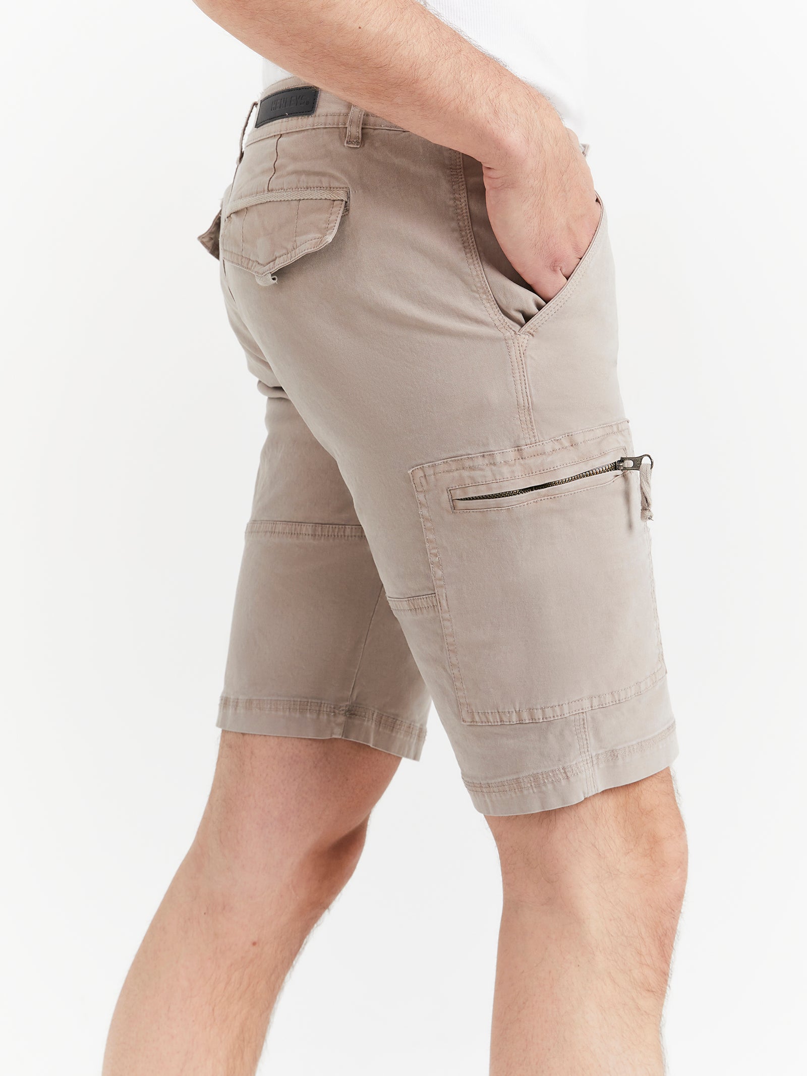 Leon Shorts in Pewter