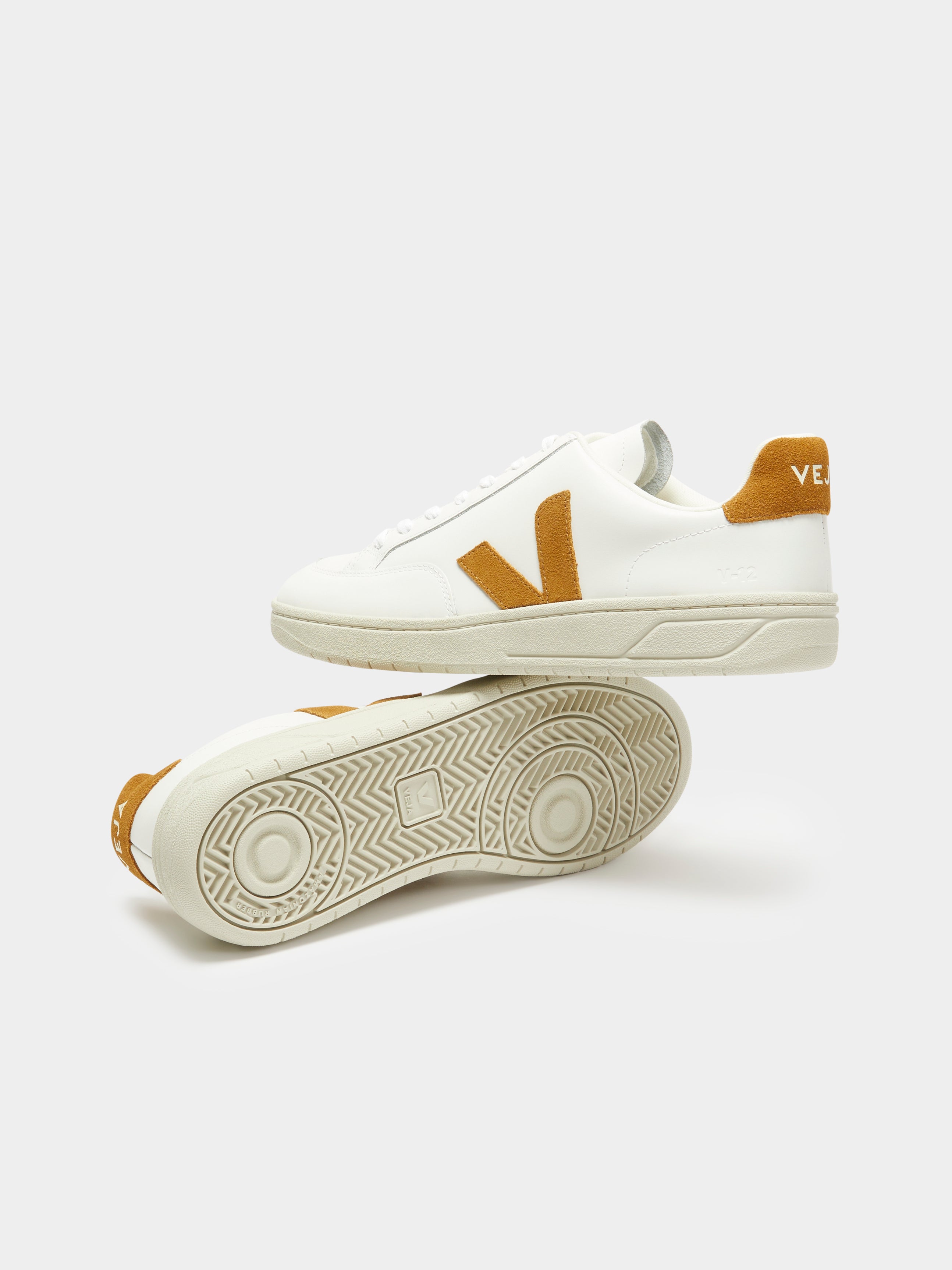 Unisex V10 Leather Sneakers in White & Camel