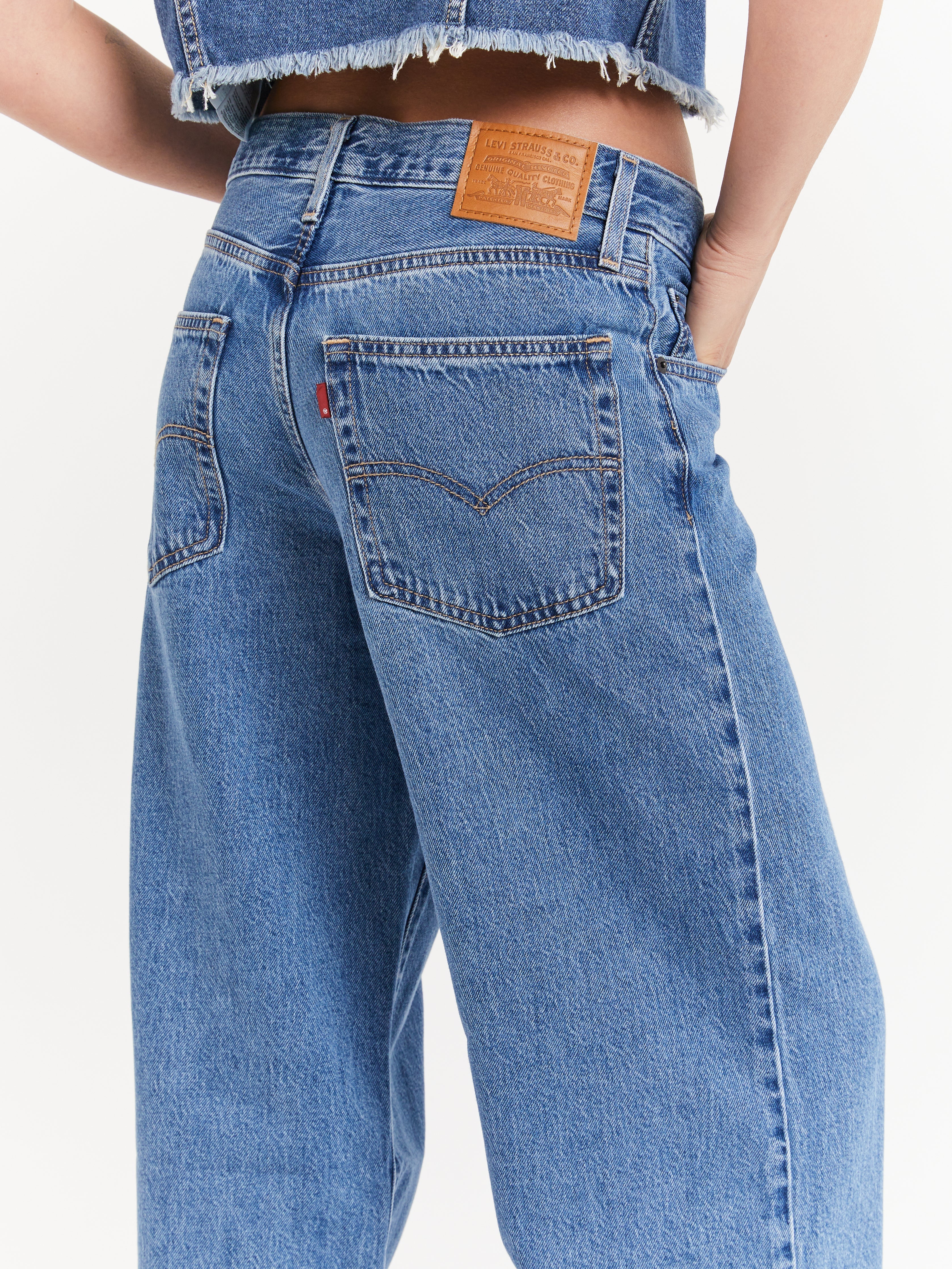 Ribcage Straight Ankle Jeans in Valley Blue