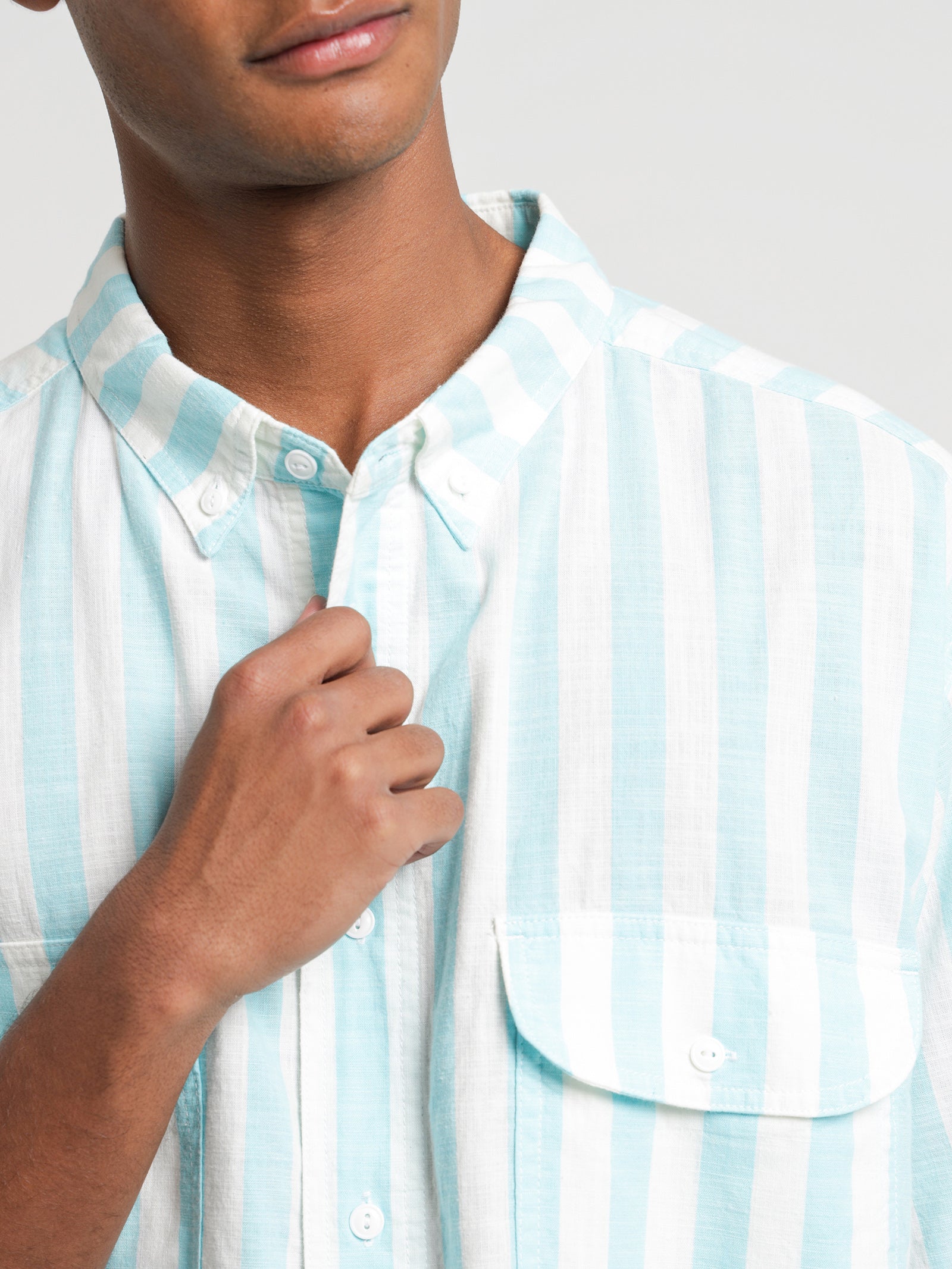 Skate Short Sleeve Woven Shirt in Blue & White