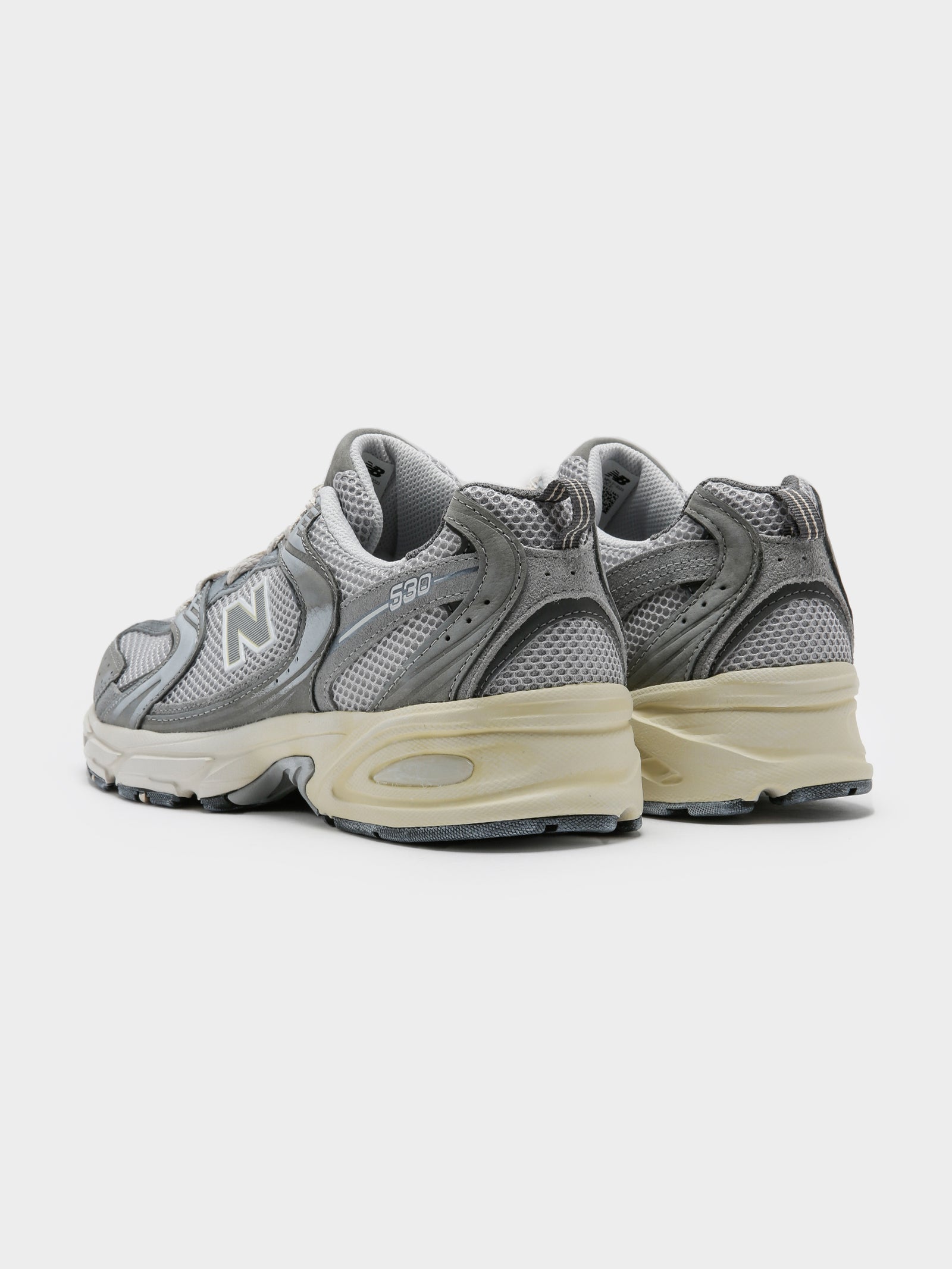 Unisex 530 Sneakers in Grey