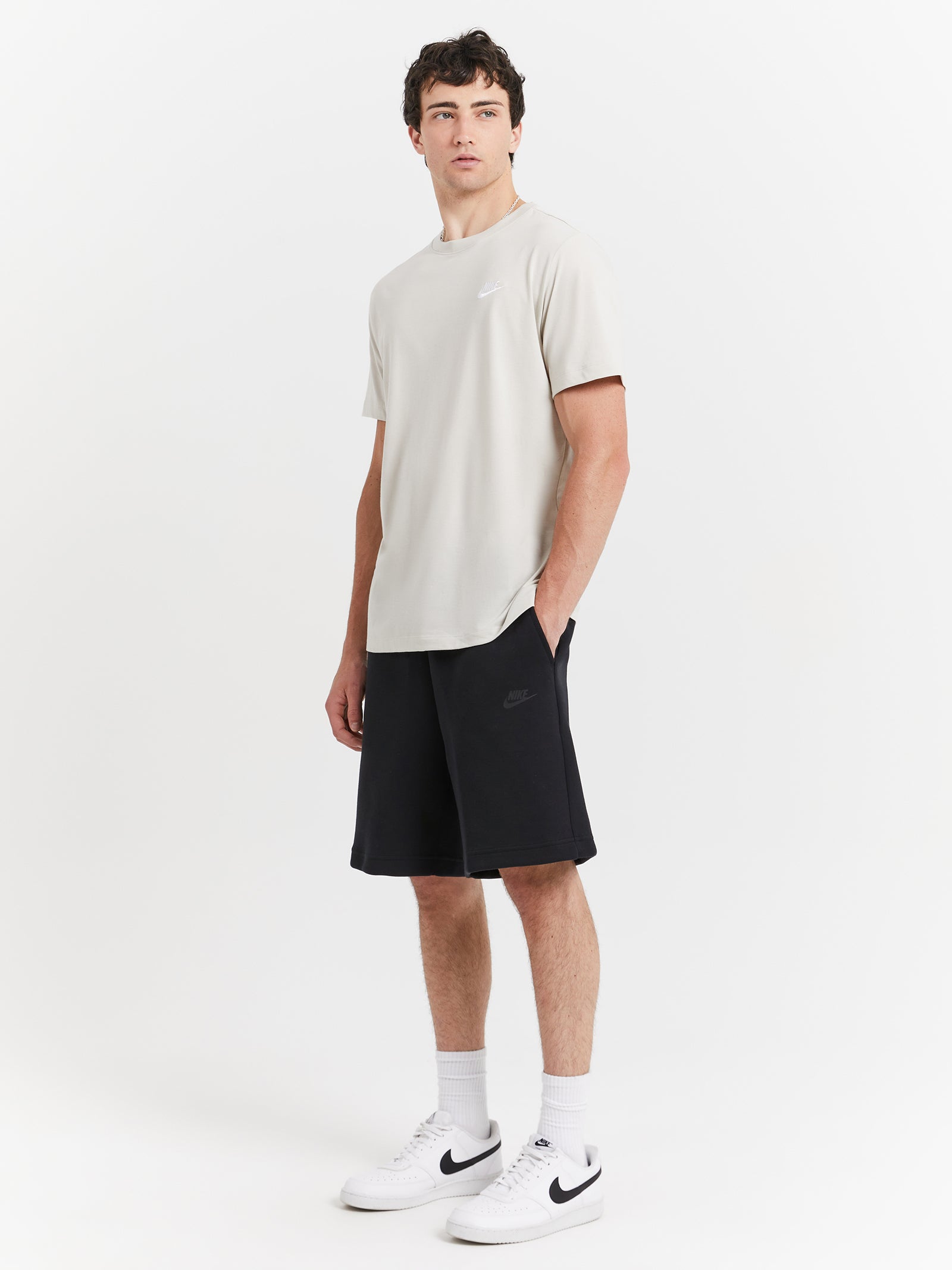 Sportswear Club T-Shirt in Light Bone