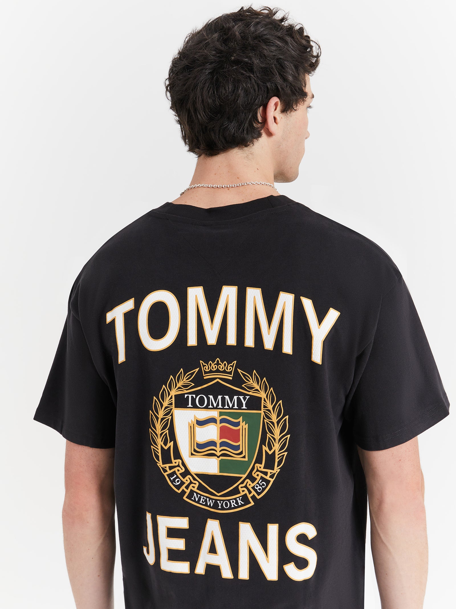 Relaxed Tommy Jeans Luxe 1 T-Shirt in Black