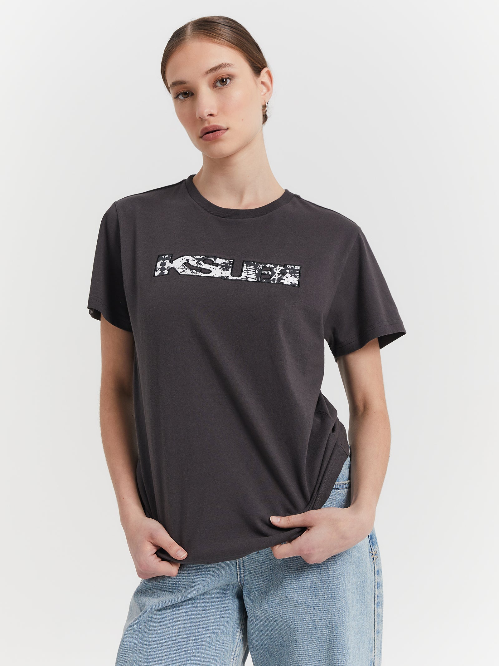 Sott Graf Klassic Short Sleeve T-Shirt in Charcoal