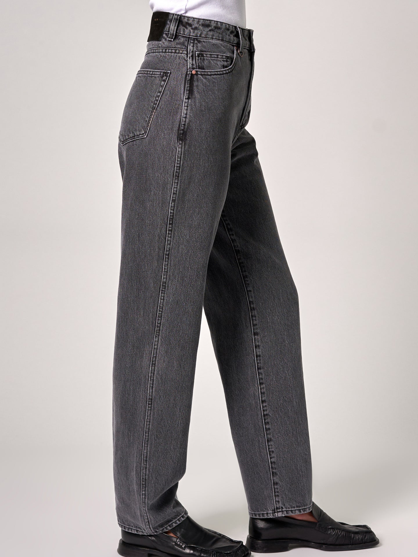 Sade Baggy Jeans in Gravitation