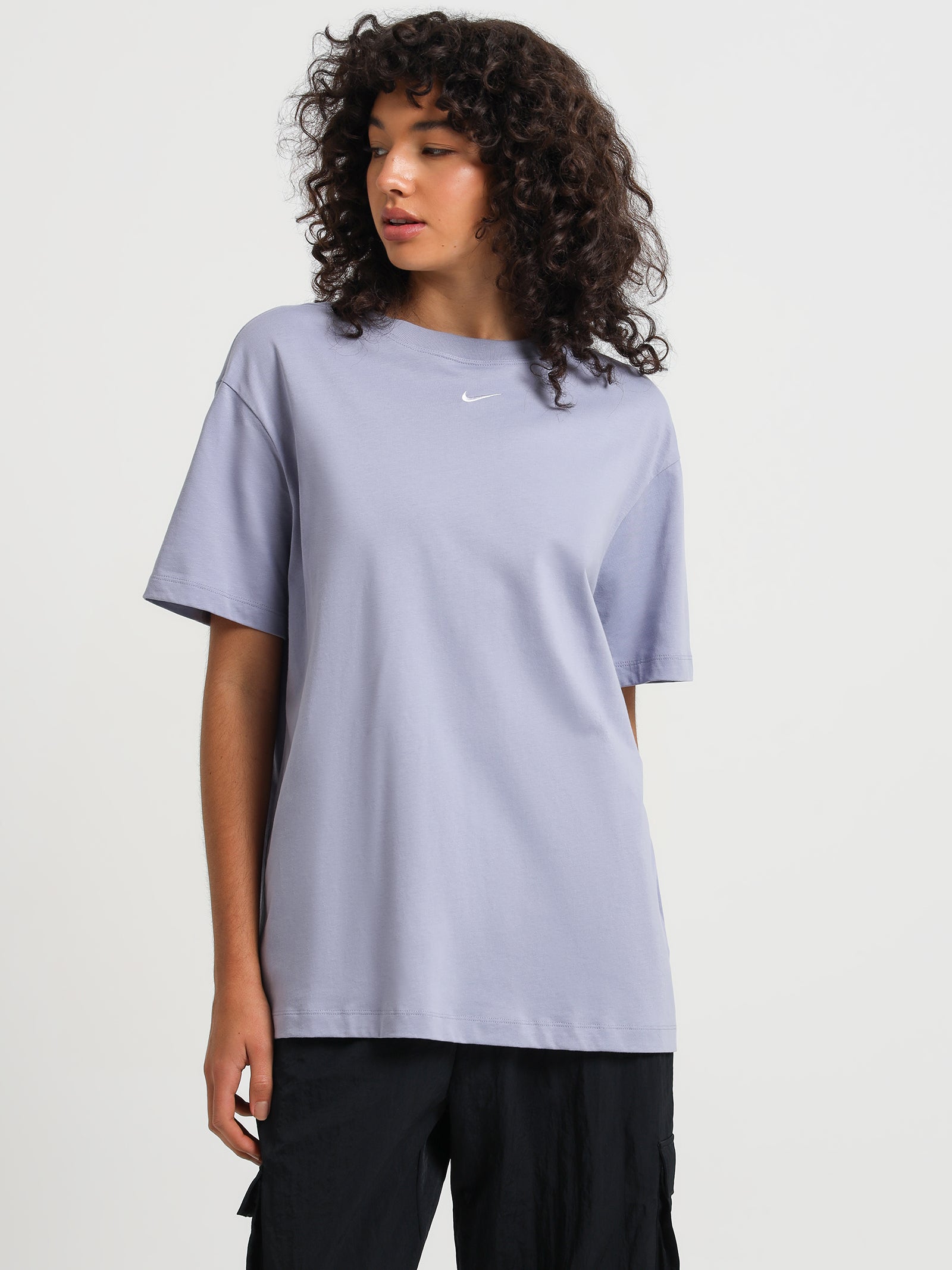 Sportswear Essentials Boyfriend T-Shirt in Indigo Haze & White