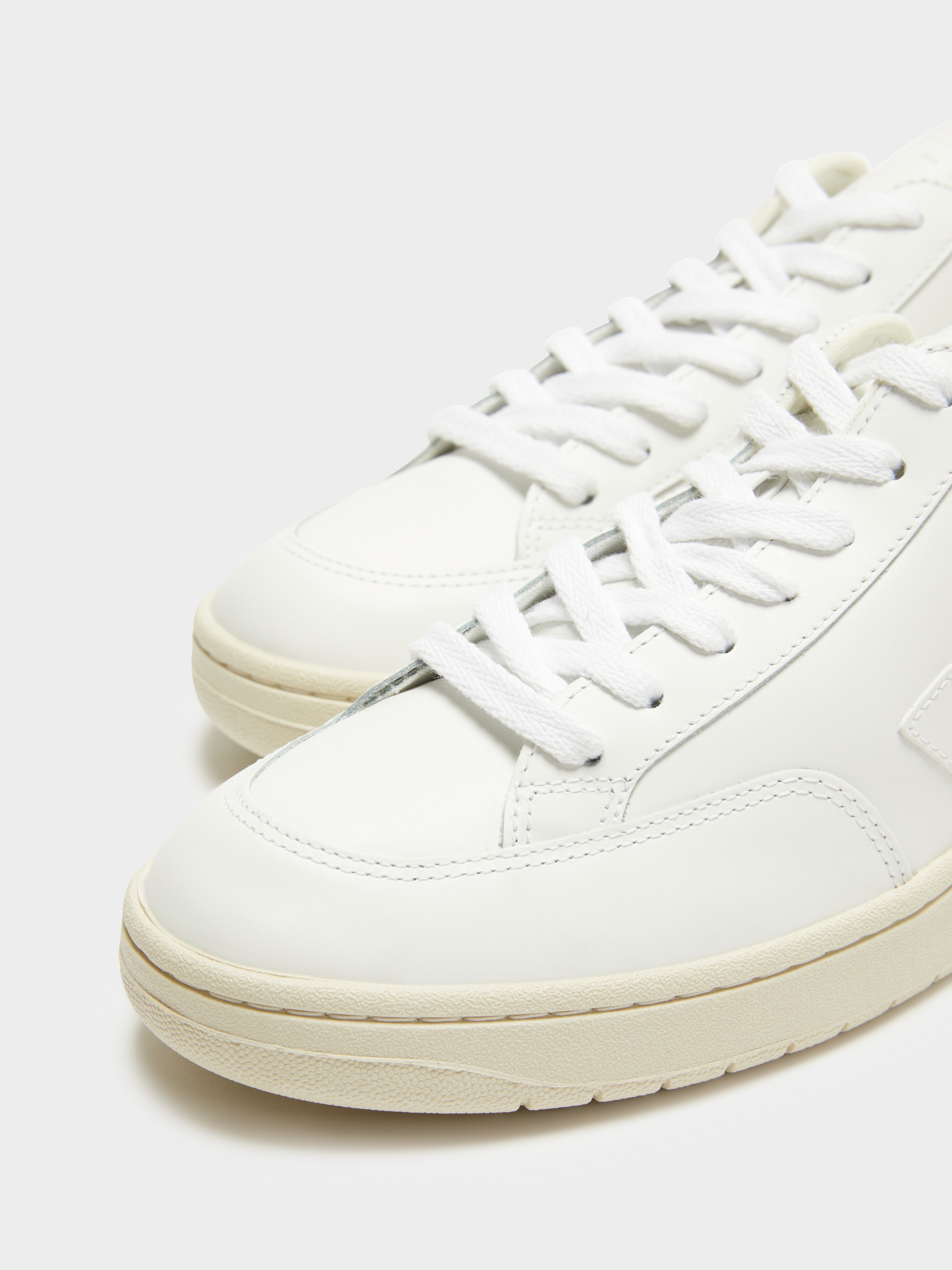 Womens V12 Leather Sneakers in White