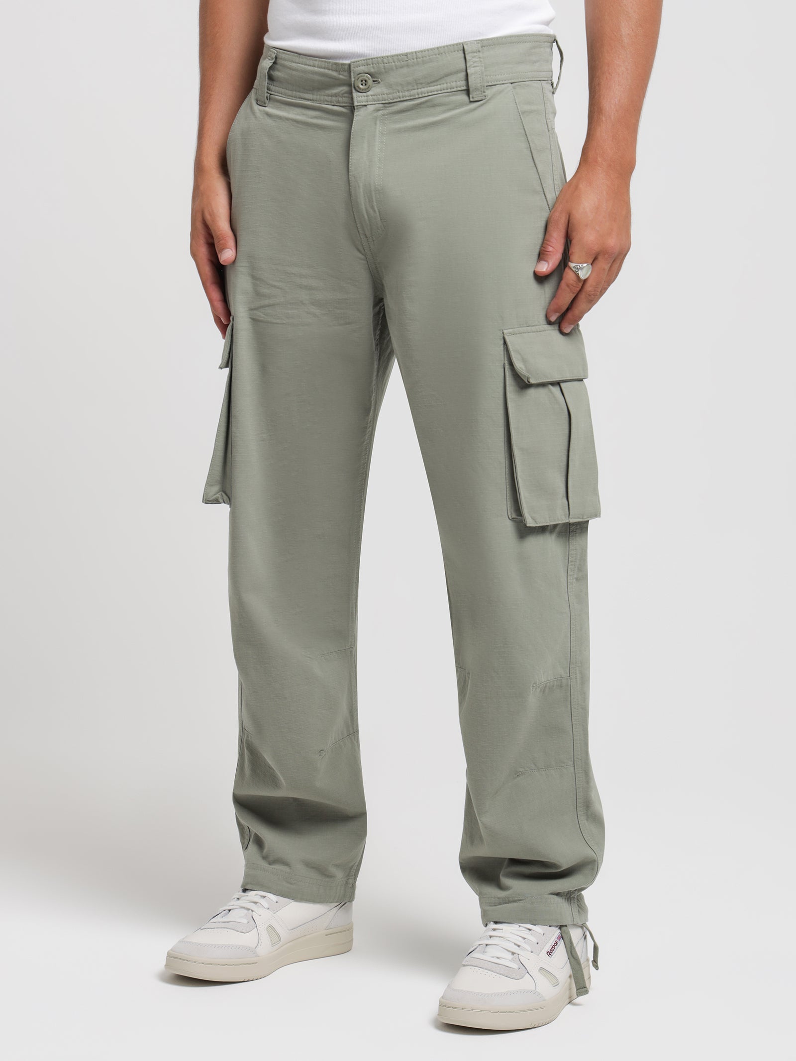 Wyatt Cargo Pants in Fig Green