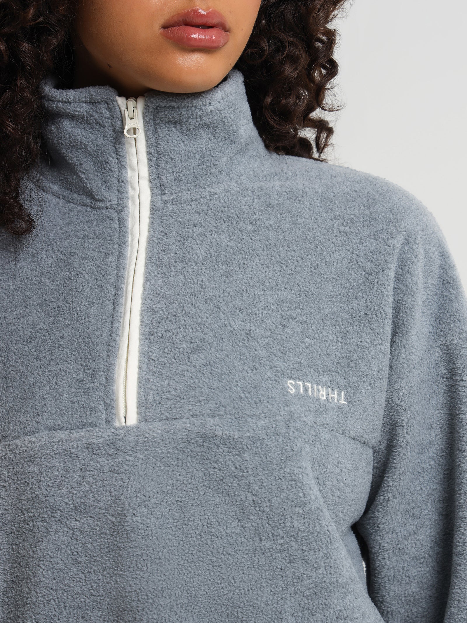 Minimal Thrills Crew Sweat in Grey Marle