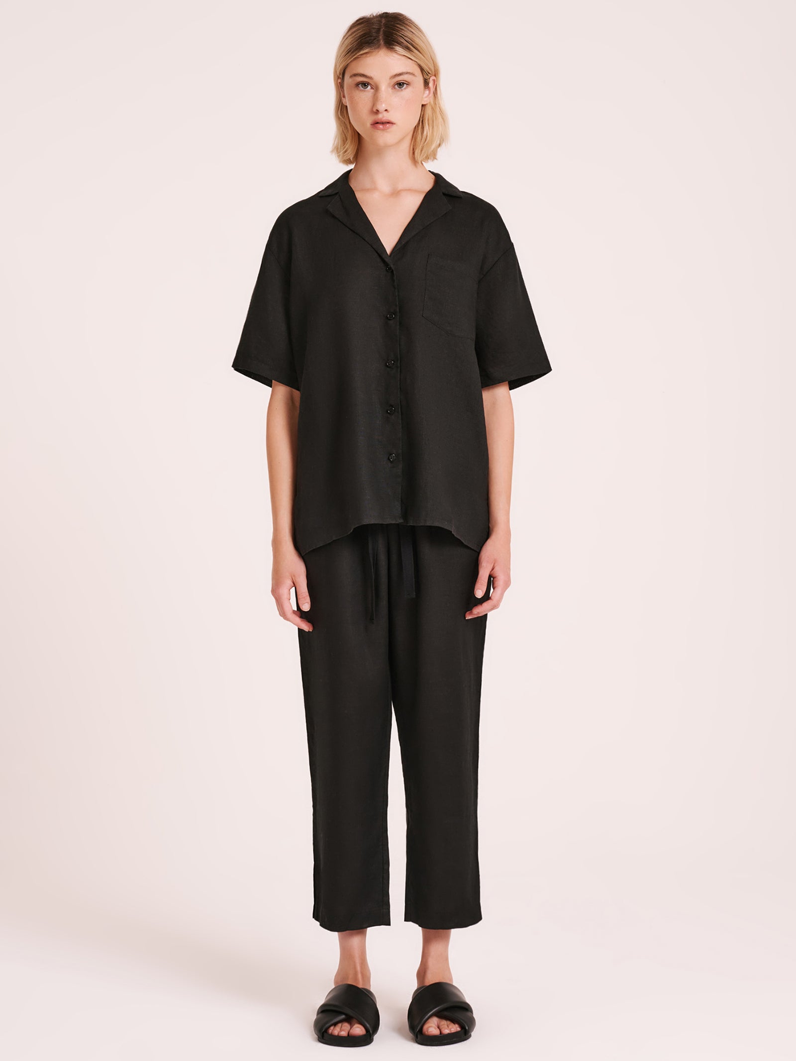 Lounge Linen Travel Shirt in Black