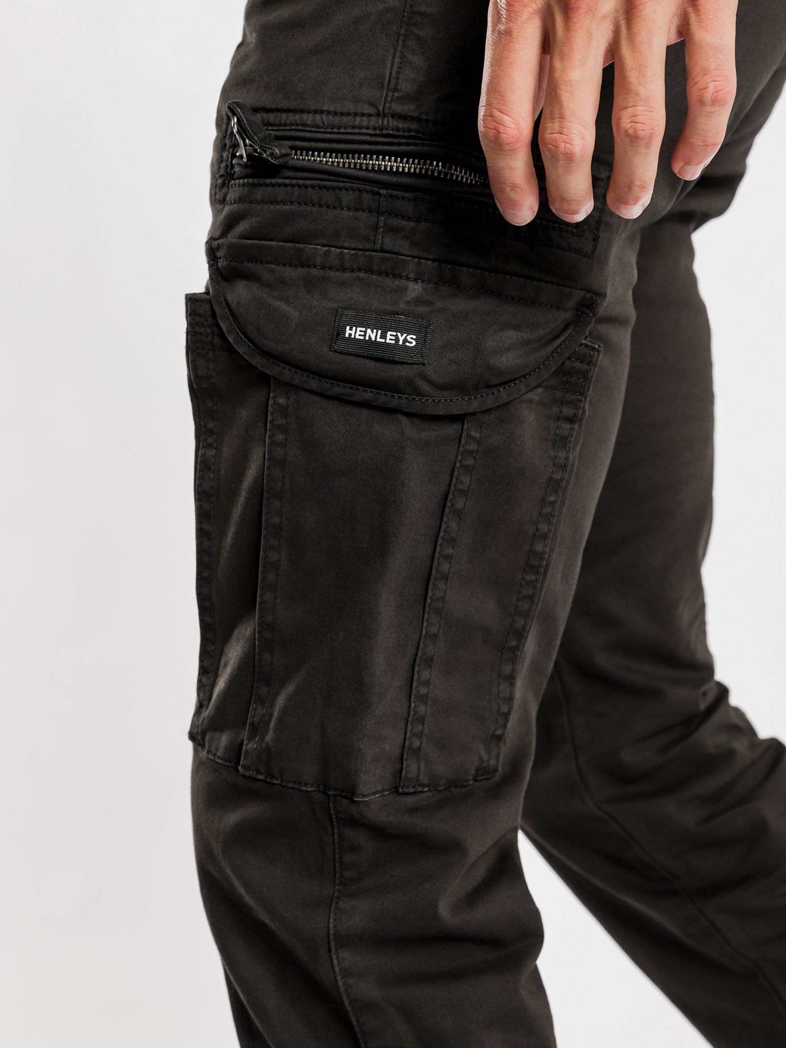 Eagle Cargo Pants in Black