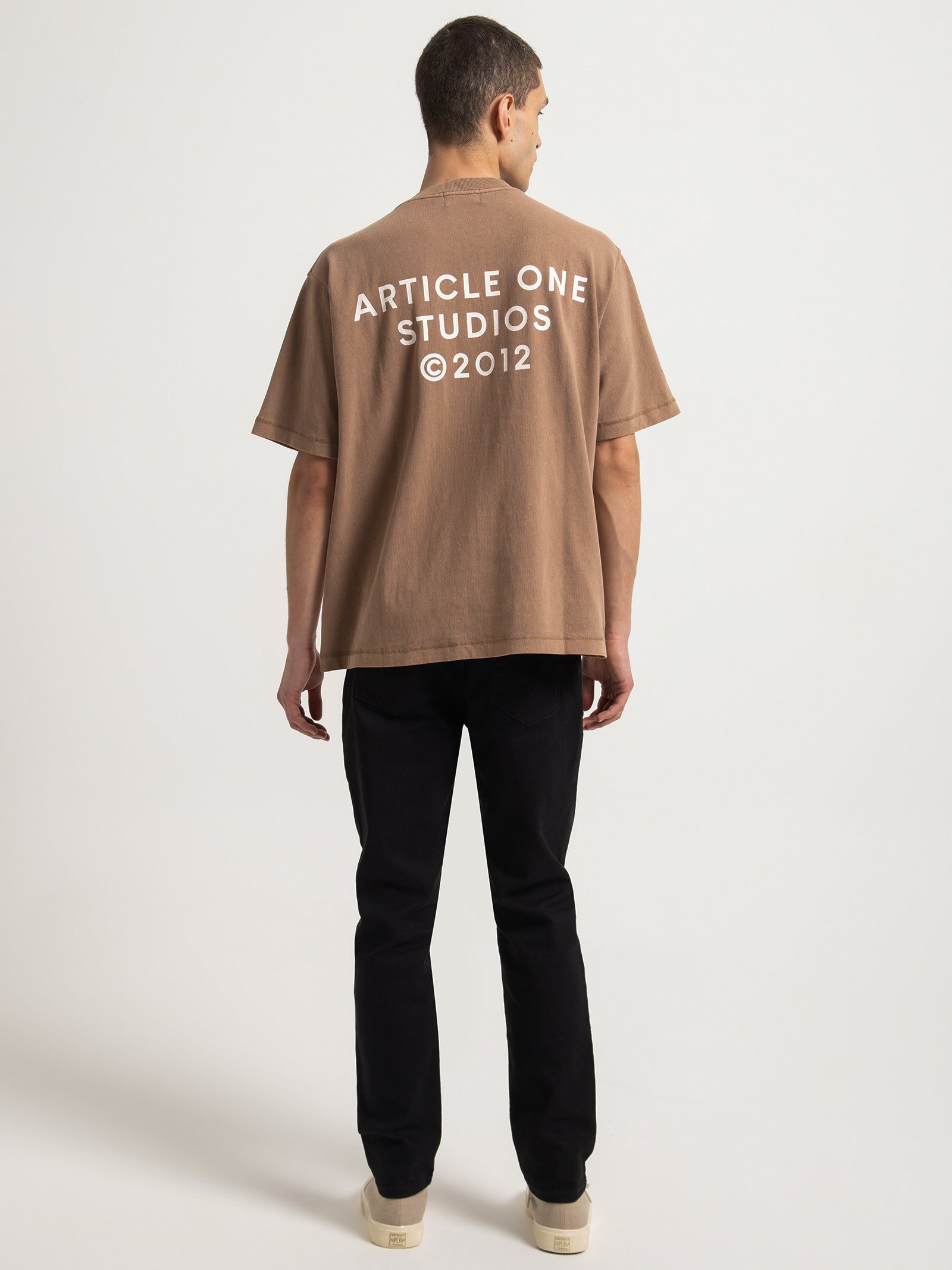 Studio Logo T-Shirt in Pecan