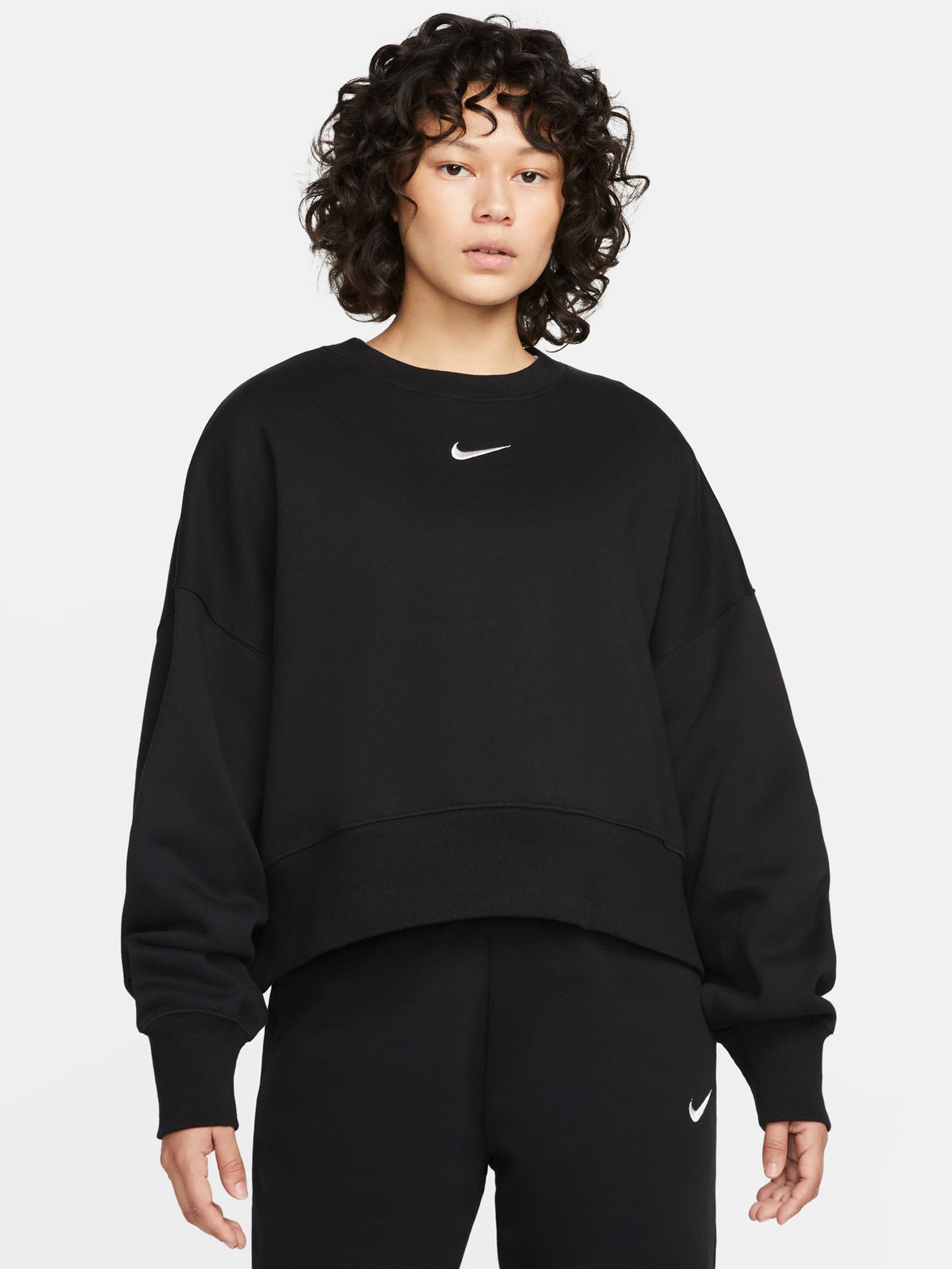 Sportswear Phoenix Fleece Oversized Crew in Black