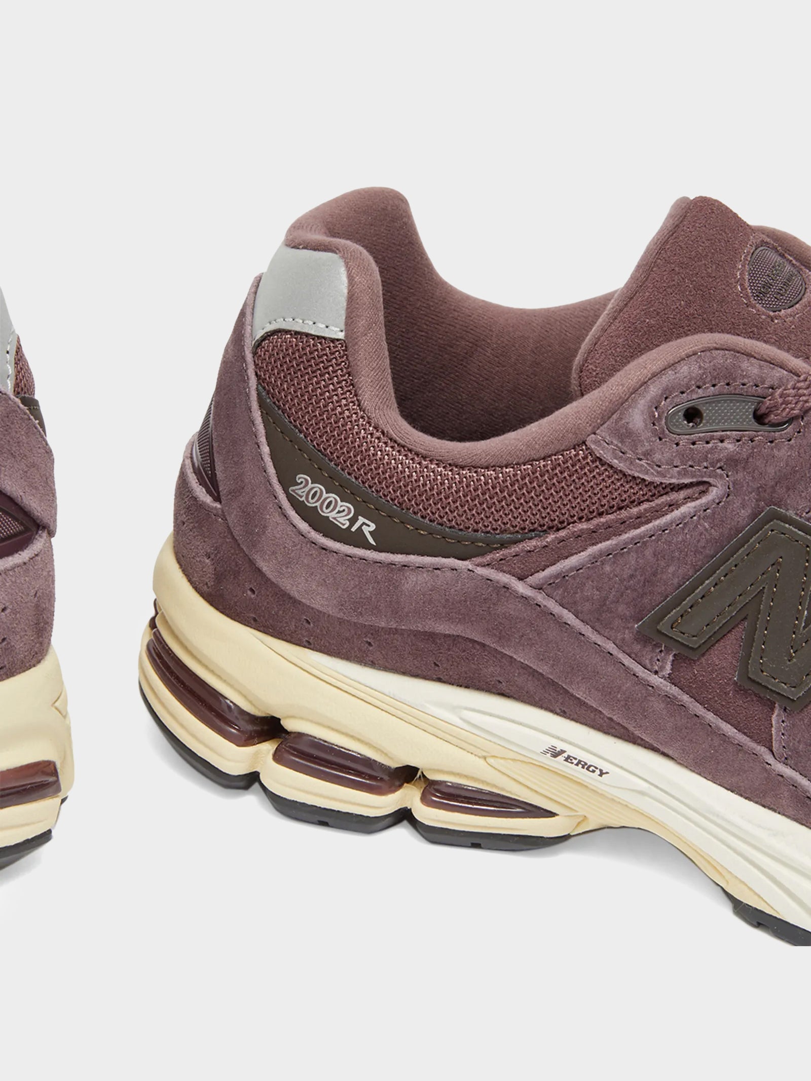 Unisex 2002 Sneakers in Maroon