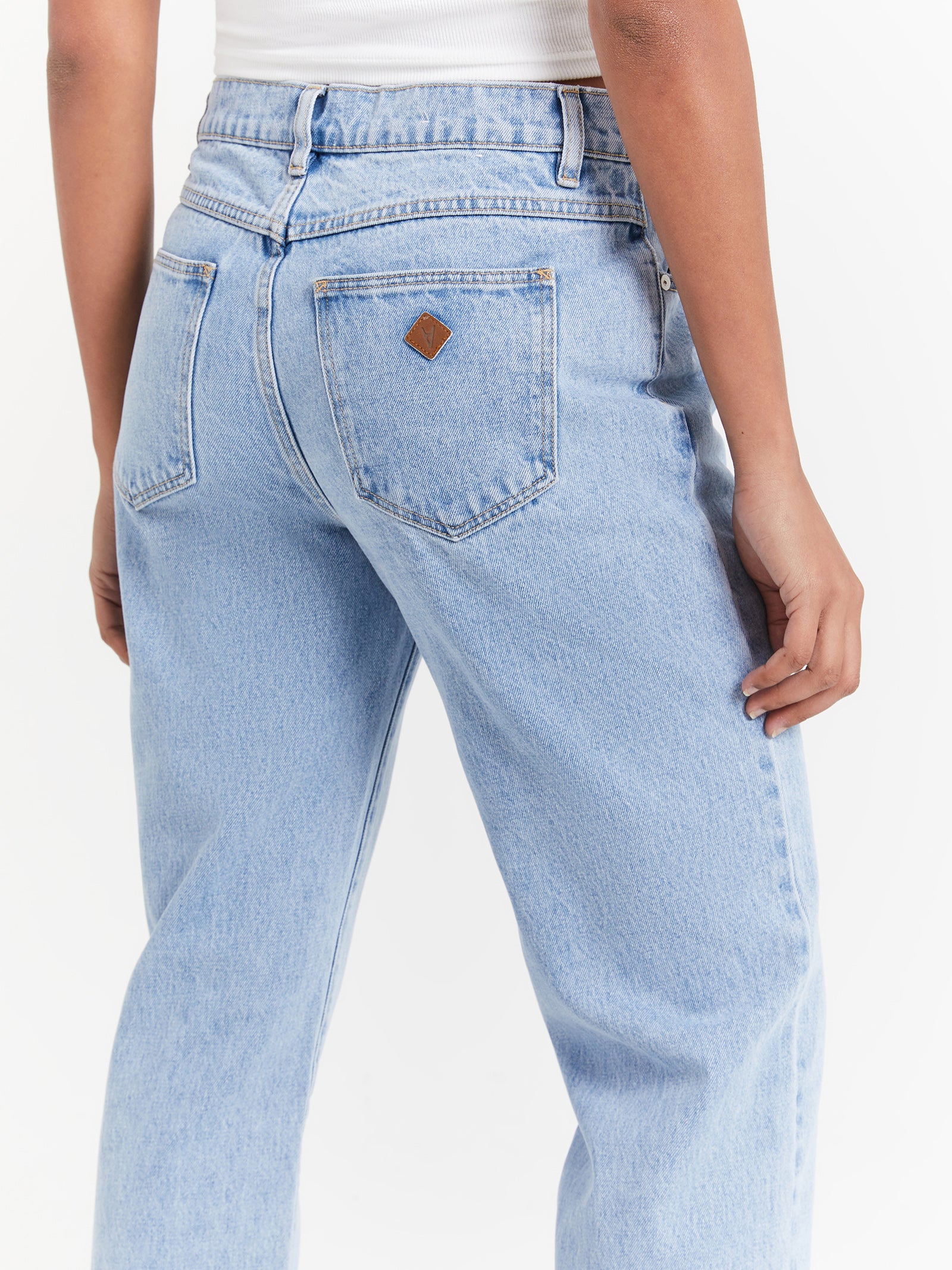 95 Mid Straight Crop Jeans in Walkaway