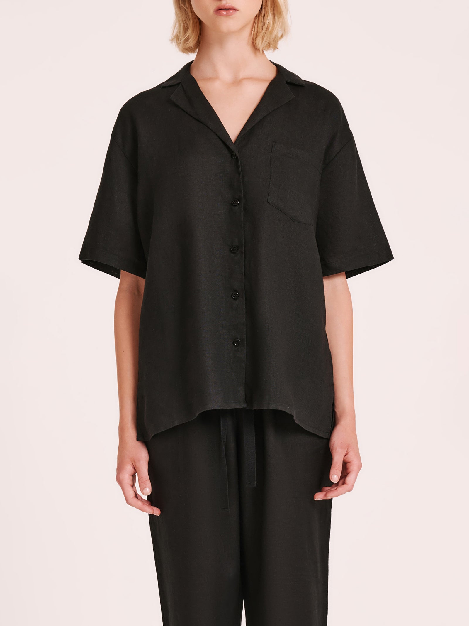 Lounge Linen Travel Shirt in Black