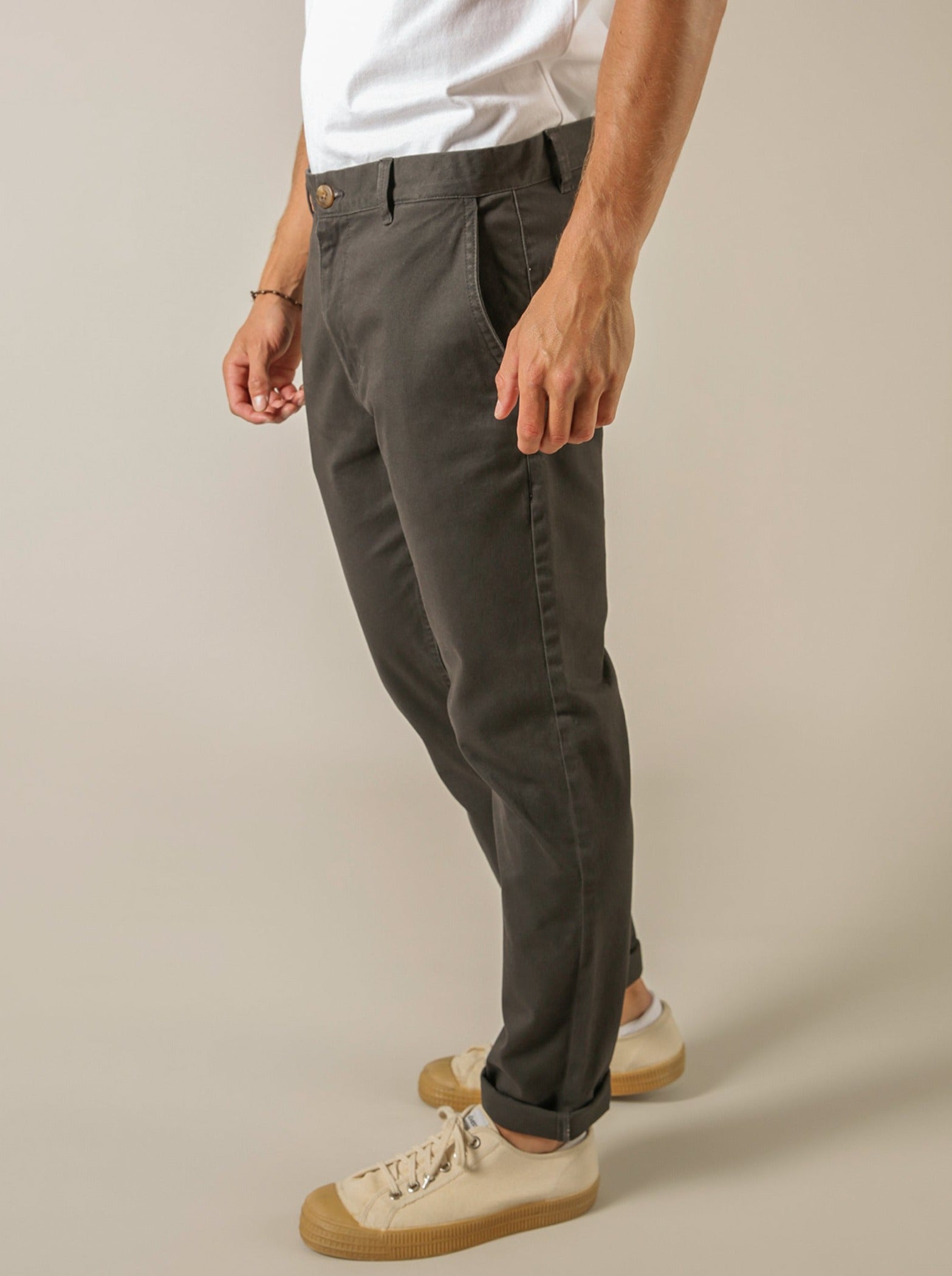 Ellis Chino Pant in Coal