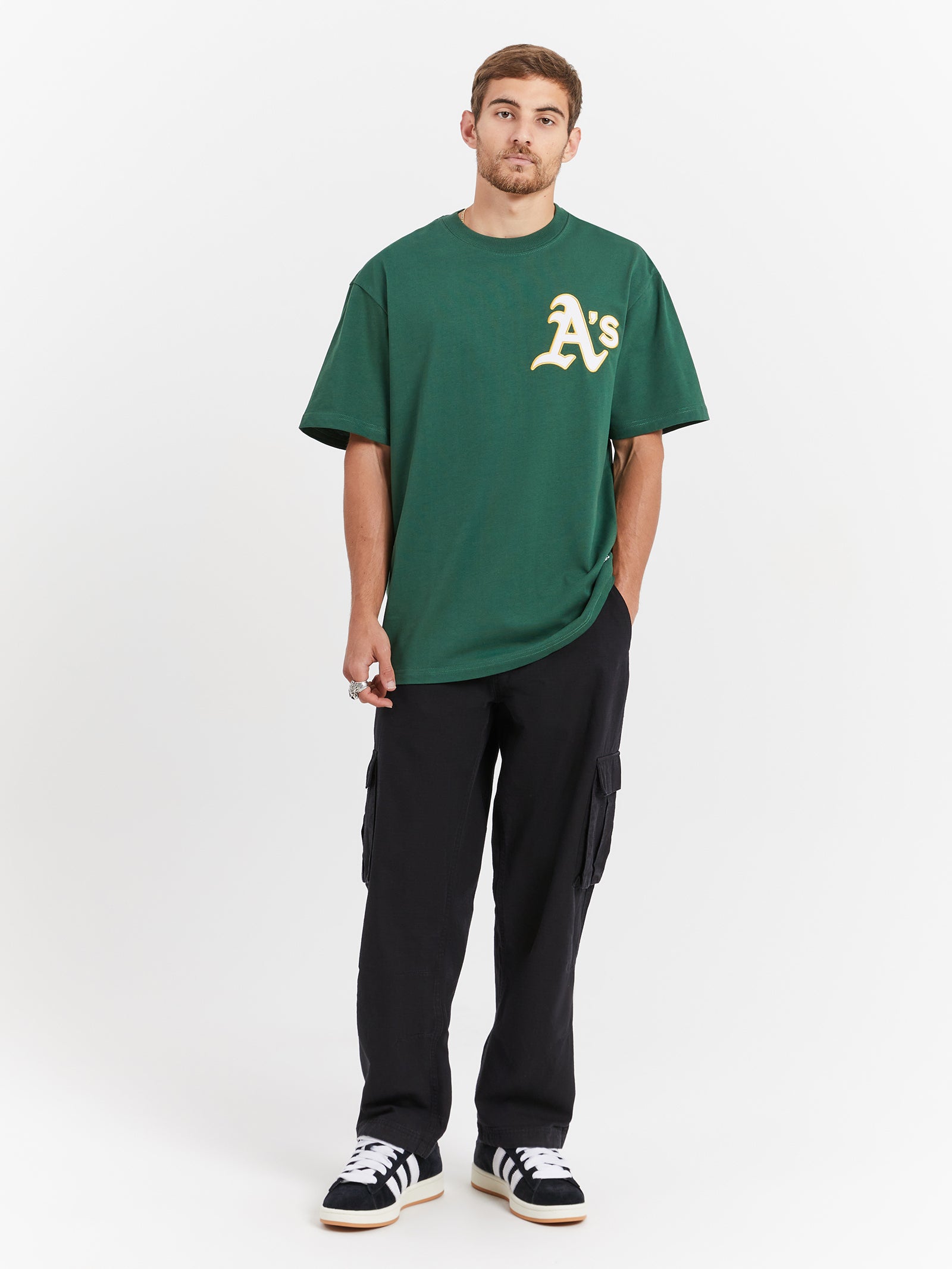 V Team Crest T-Shirt in Green