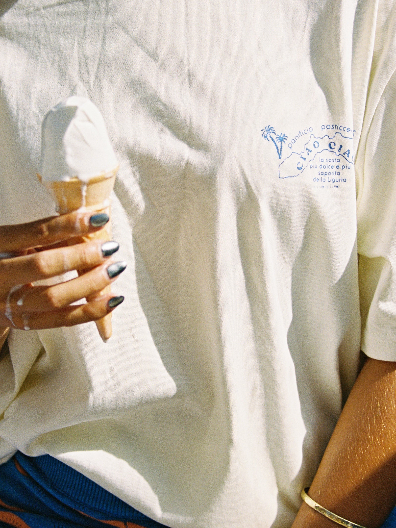 Bakery T-Shirt in Cream W Lapis