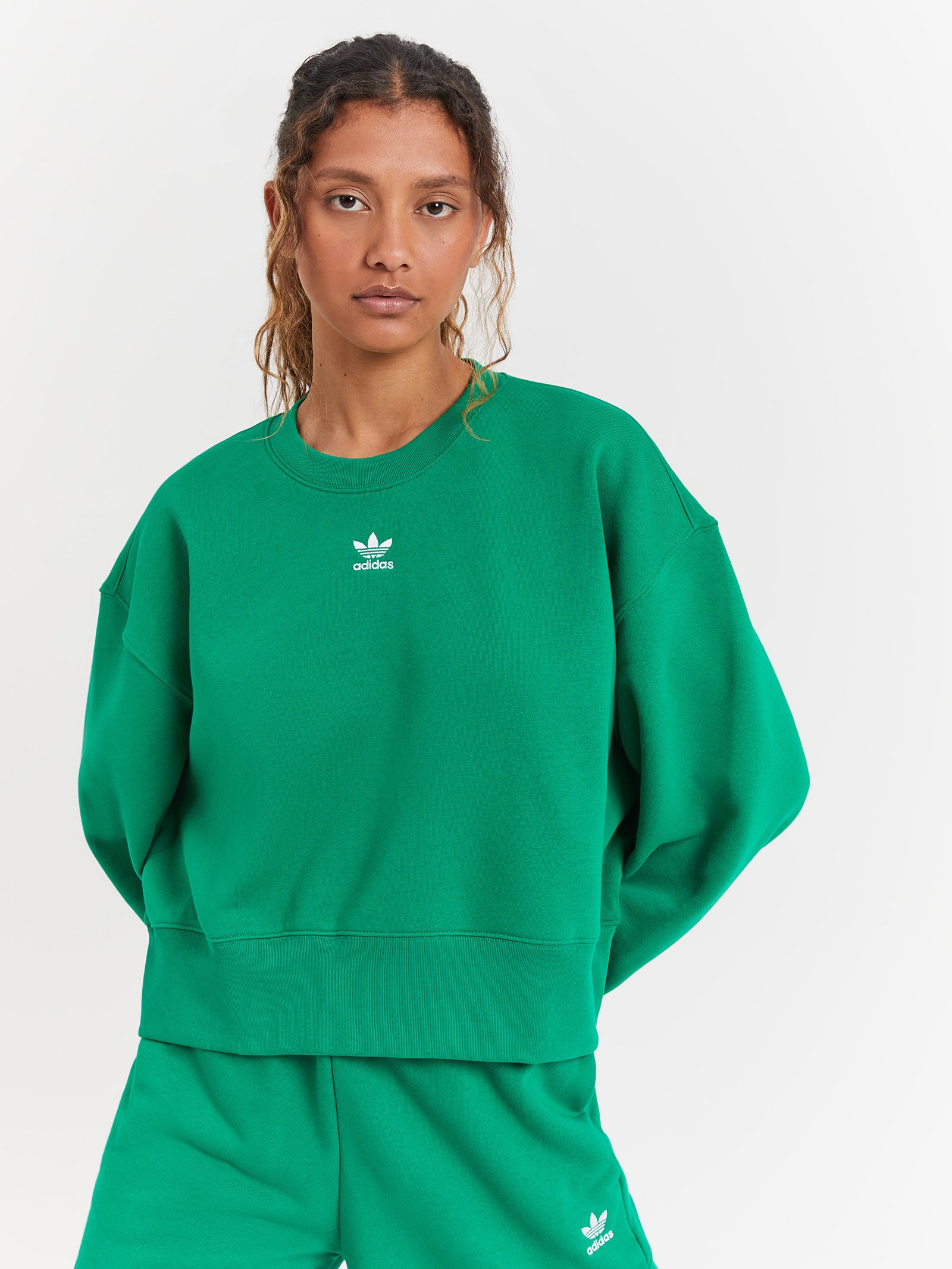 Adicolor Essentials Crew Sweatshirt in Green