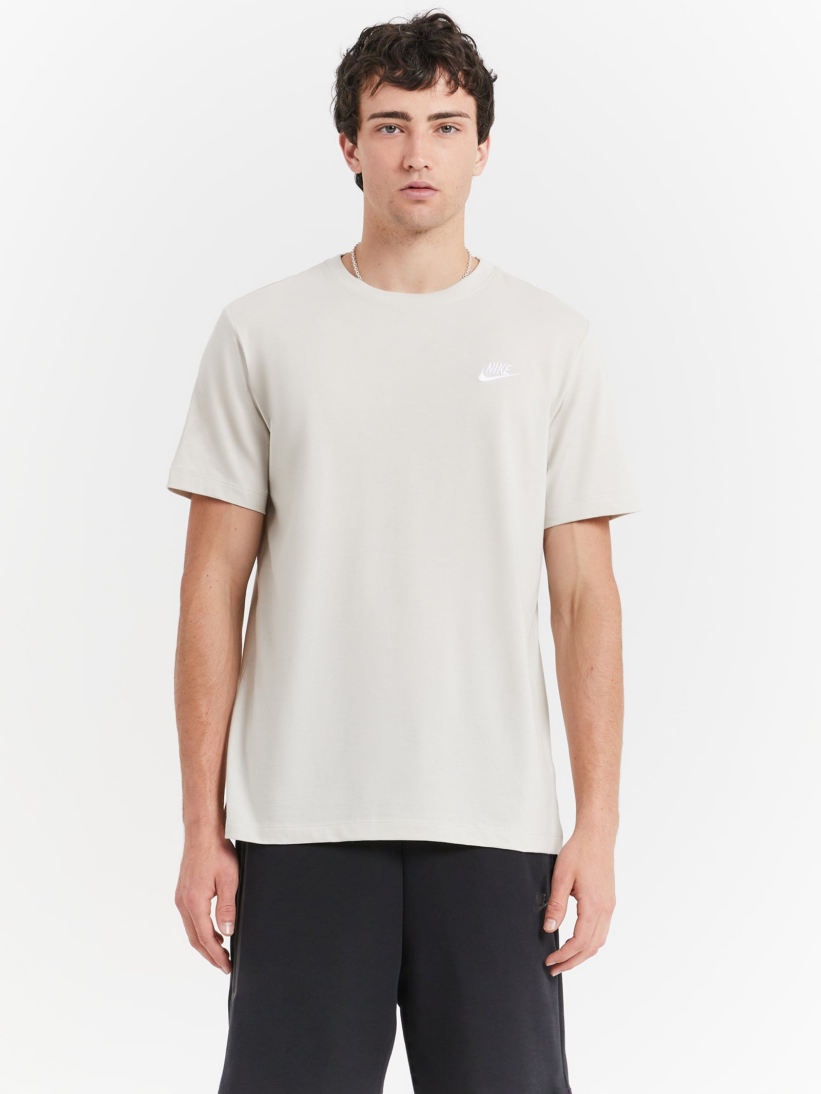 Sportswear Club T-Shirt in Light Bone