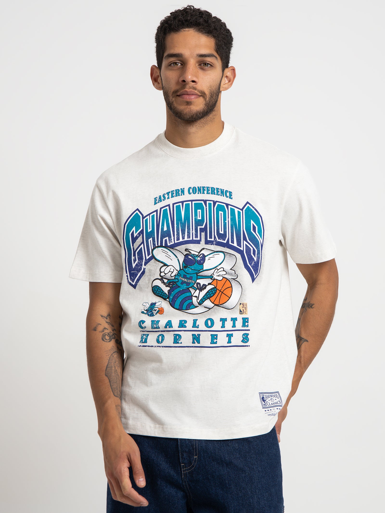 Charlotte Hornets Bevelled T-Shirt in White Marle