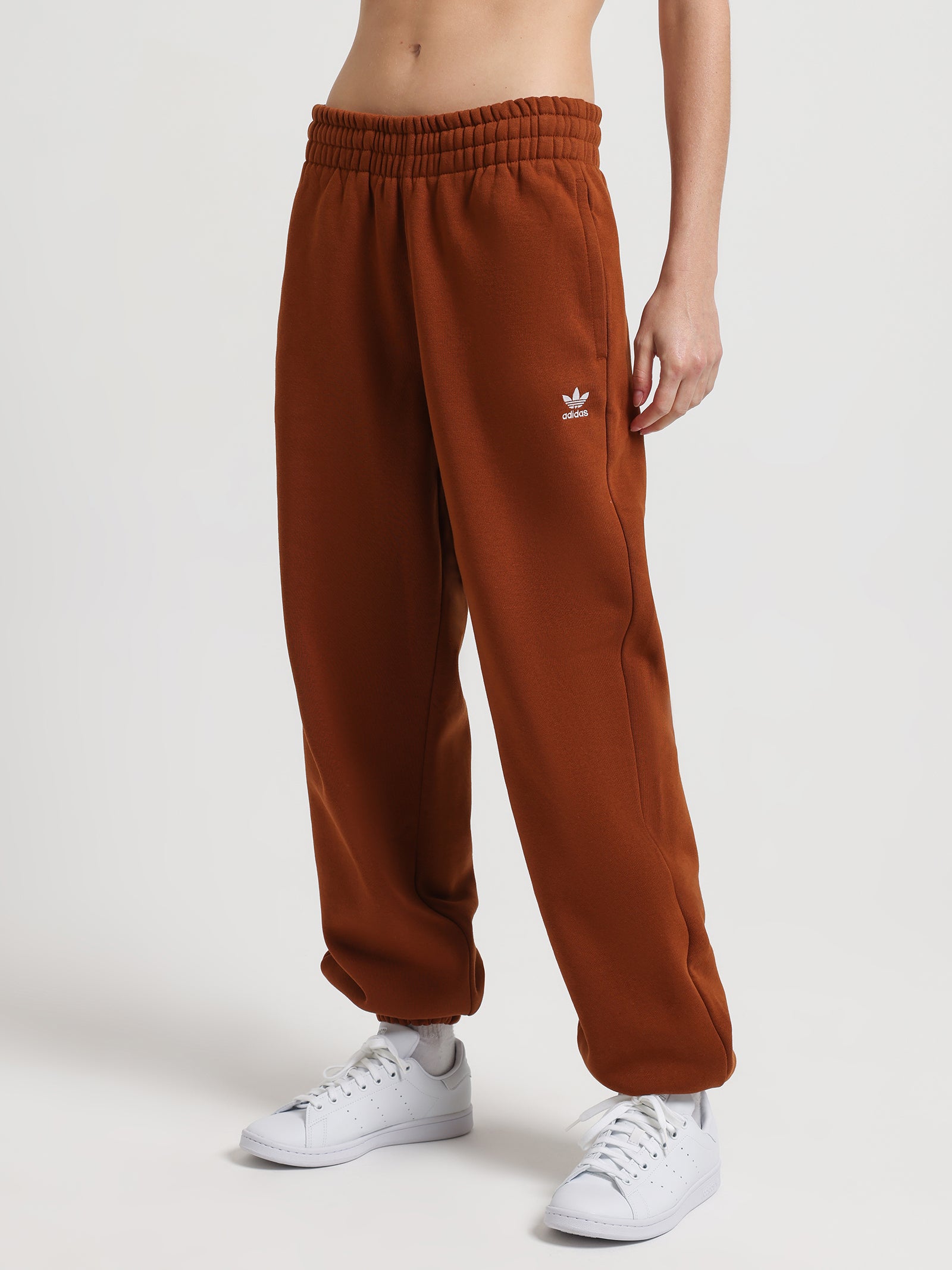 Adicolor Essentials Trackpants in Dust Rust