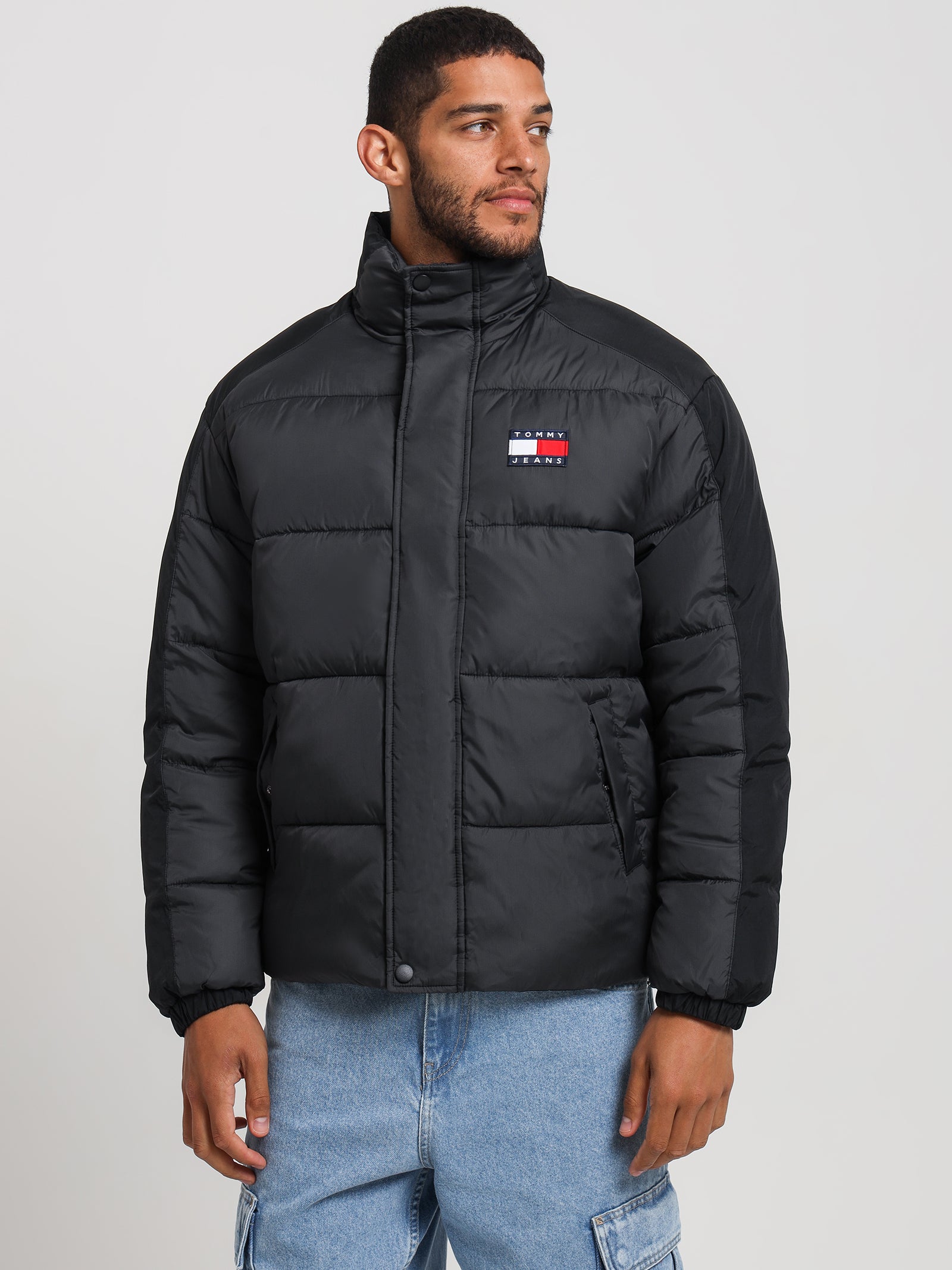 Tonal Badge Puffer Jacket in Black