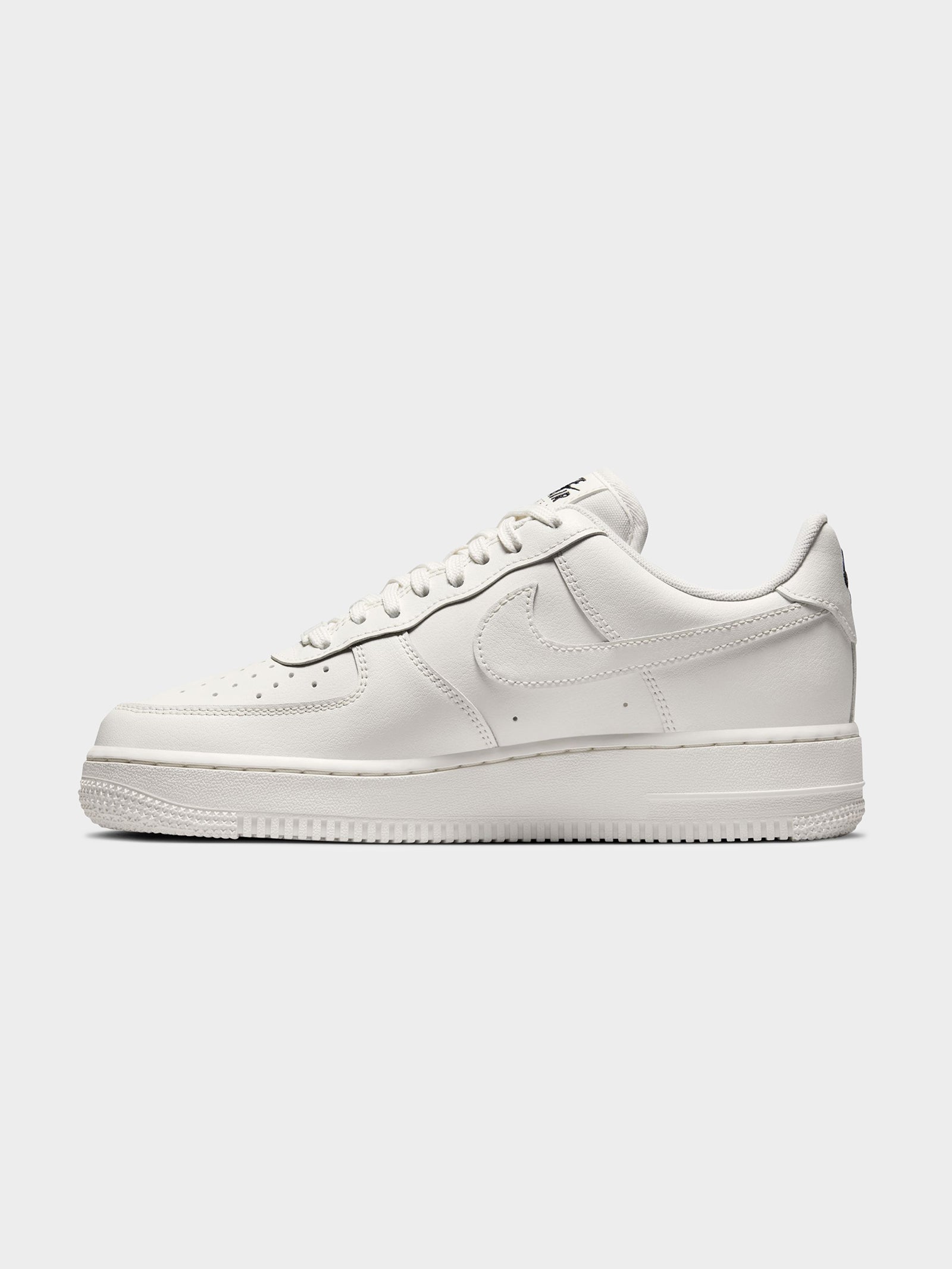 Womens Nike Air Force 1 07 Sneaker