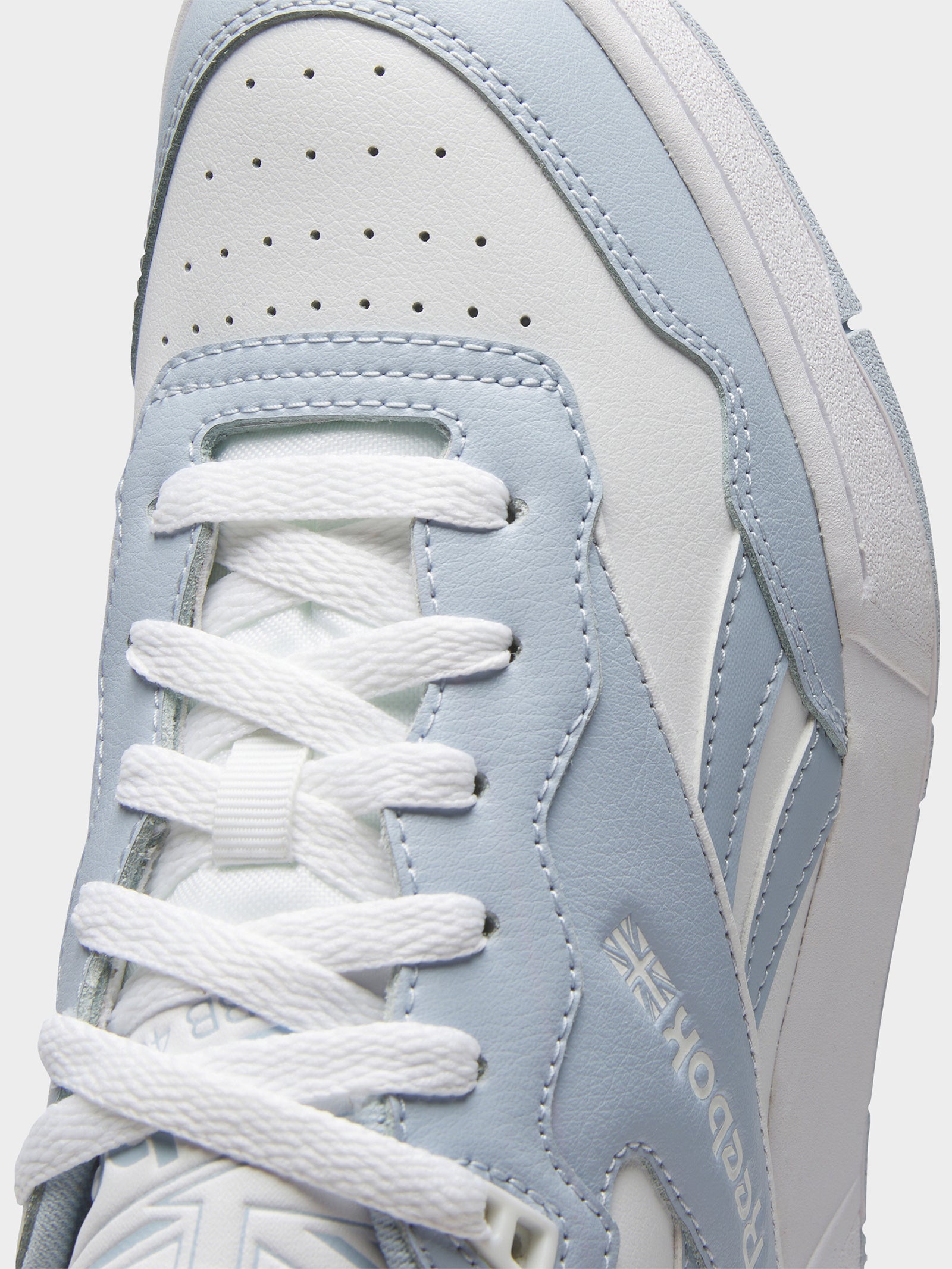 Womens BB 4000 II Basketball Sneakers in Pale Blue & Cloud White