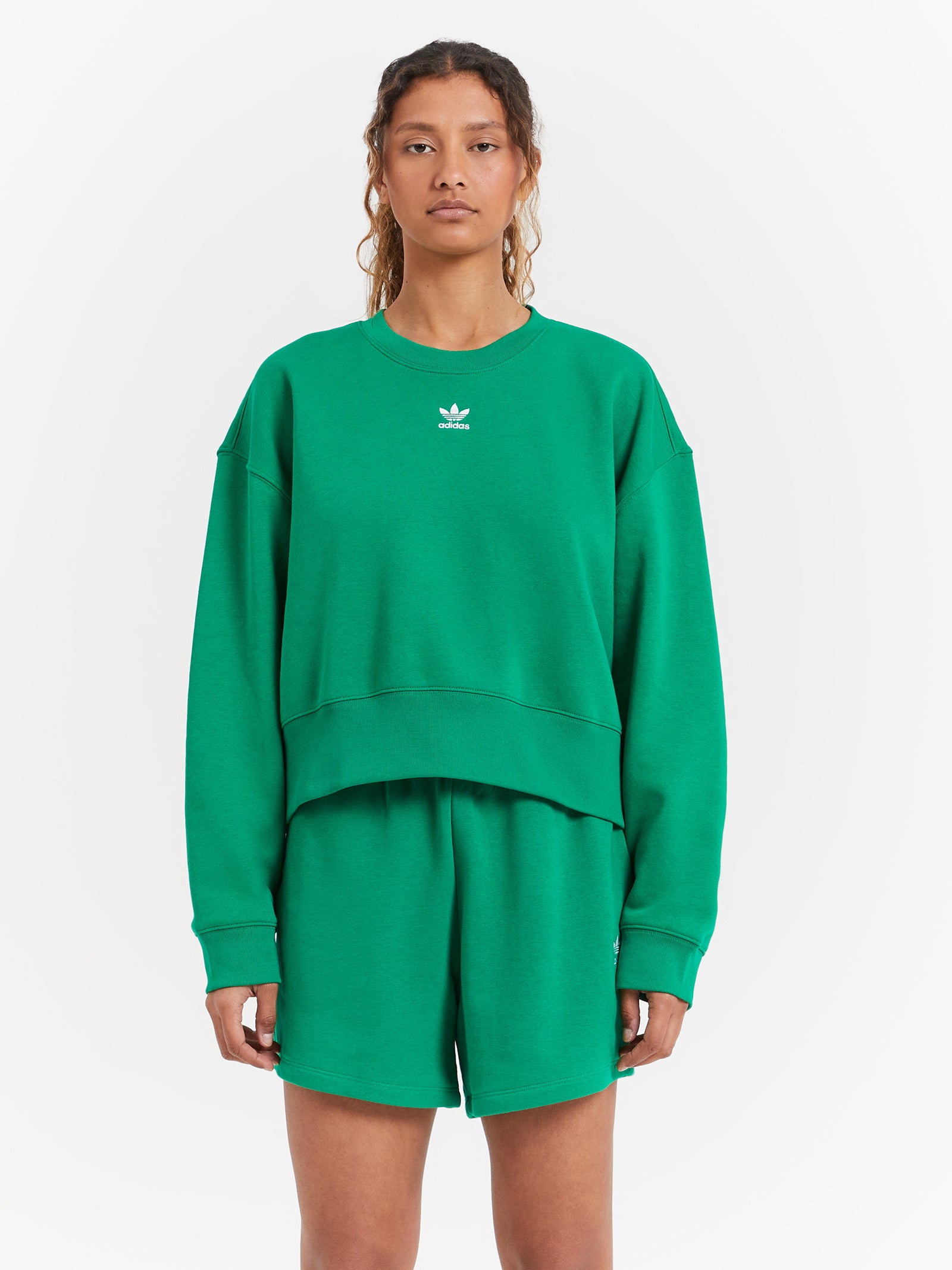 Adicolor Essentials Crew Sweatshirt in Green