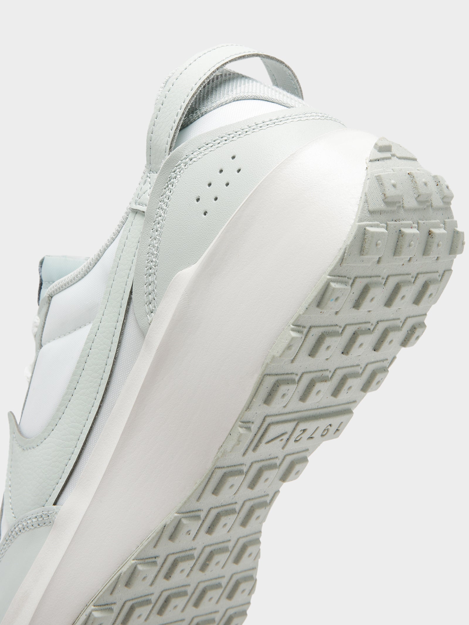 Mens Nike Waffle Debut Sneakers in White & Grey