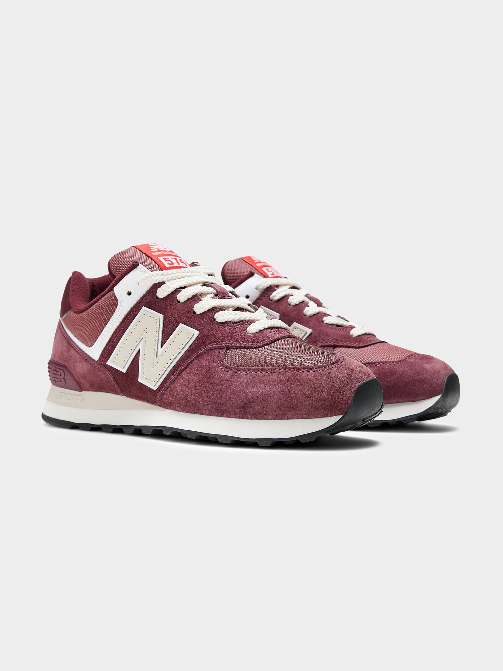 Unisex 574 Sneakers in Maroon